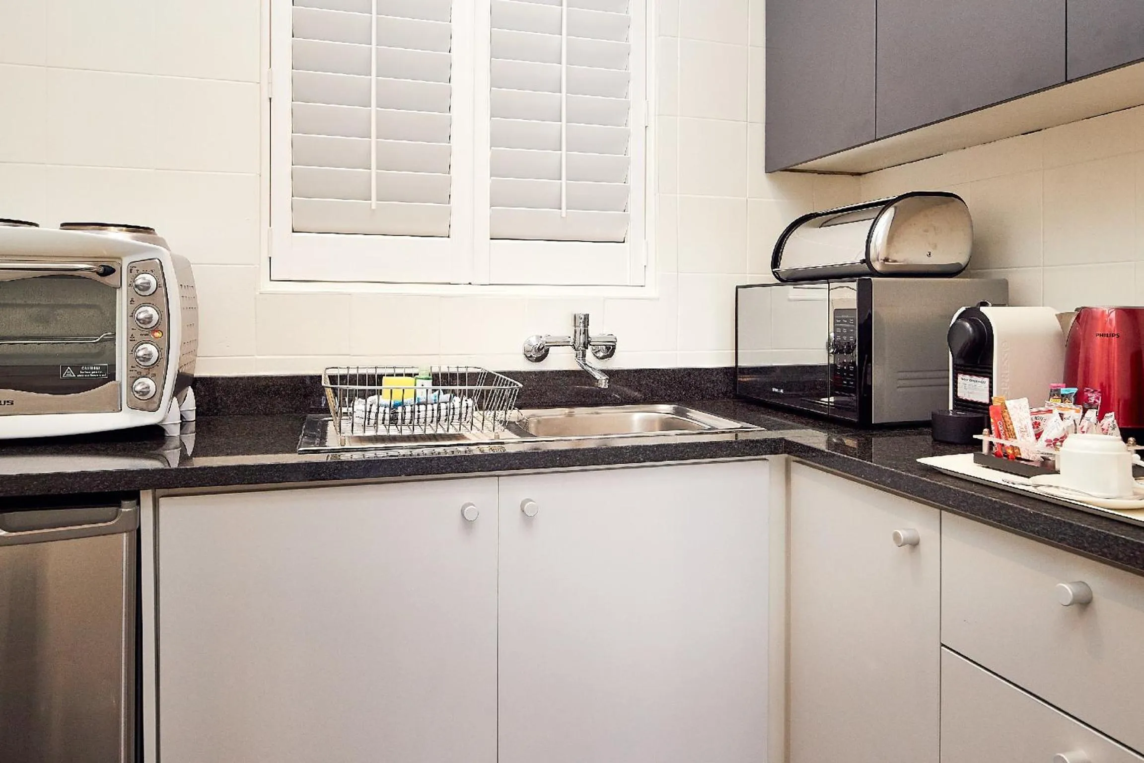 Coffee/tea facilities in First Group Riviera Suites