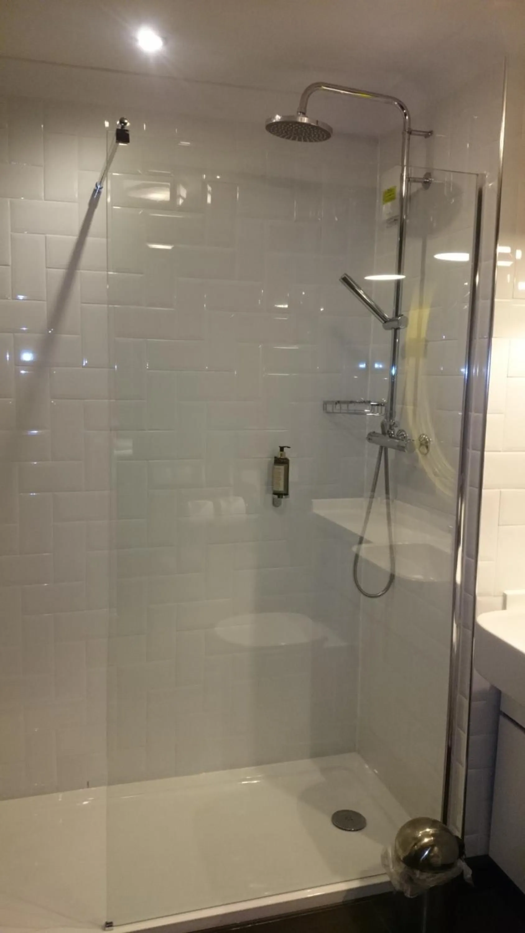 Shower in The Bulls Head Hotel