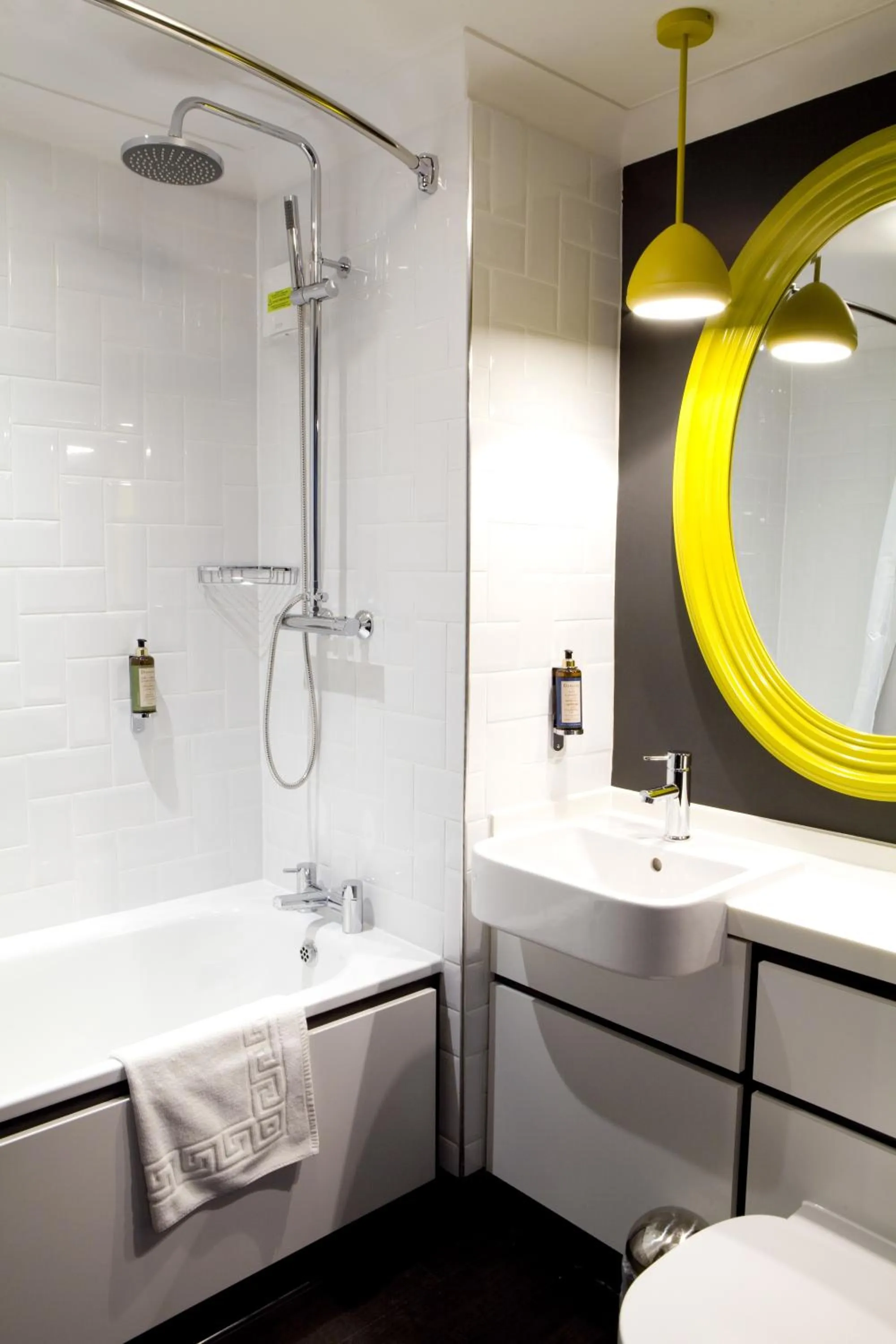 Shower in The Bulls Head Hotel