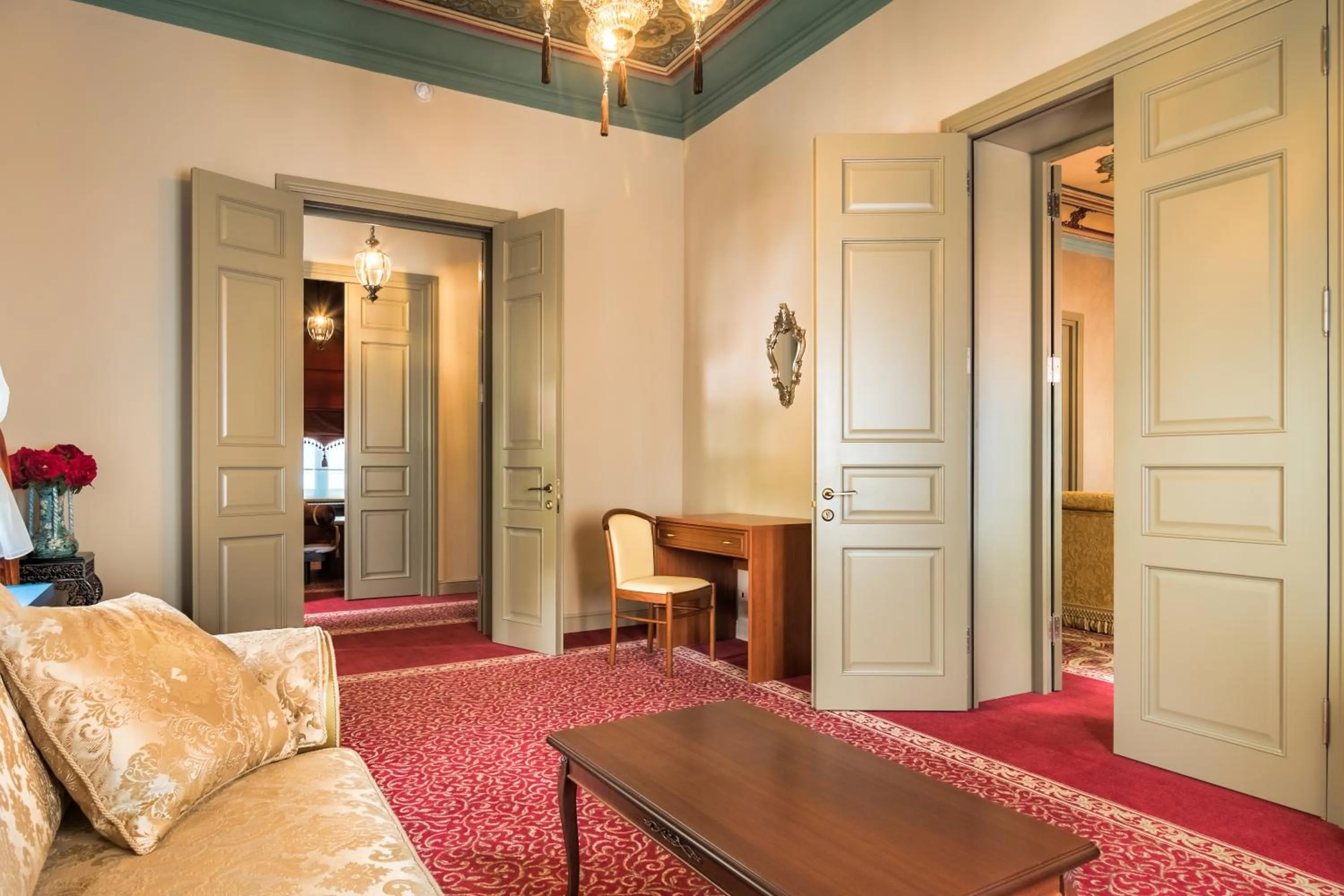 TV and multimedia in Golden Tulip Borjomi