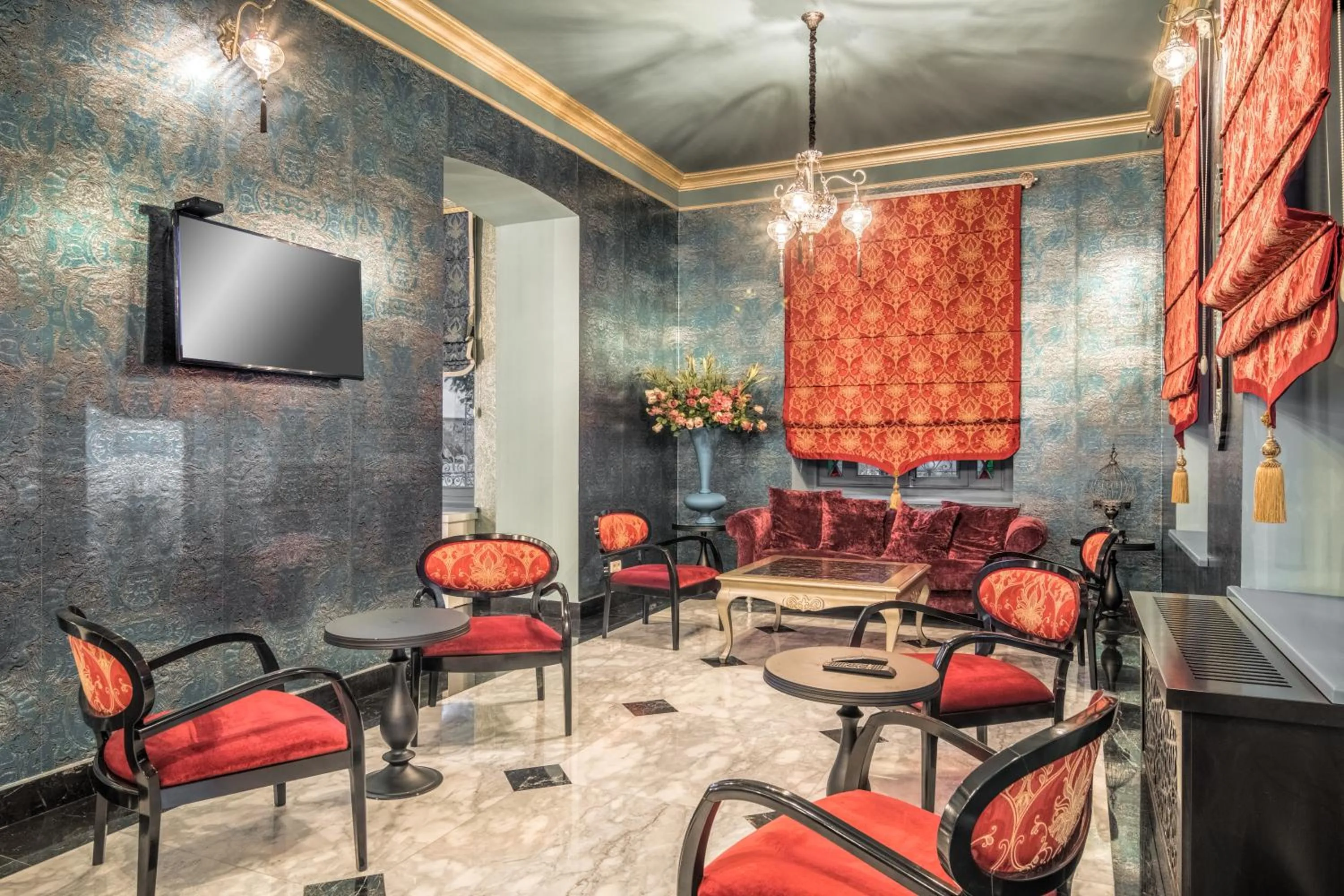 Lounge or bar in Golden Tulip Borjomi