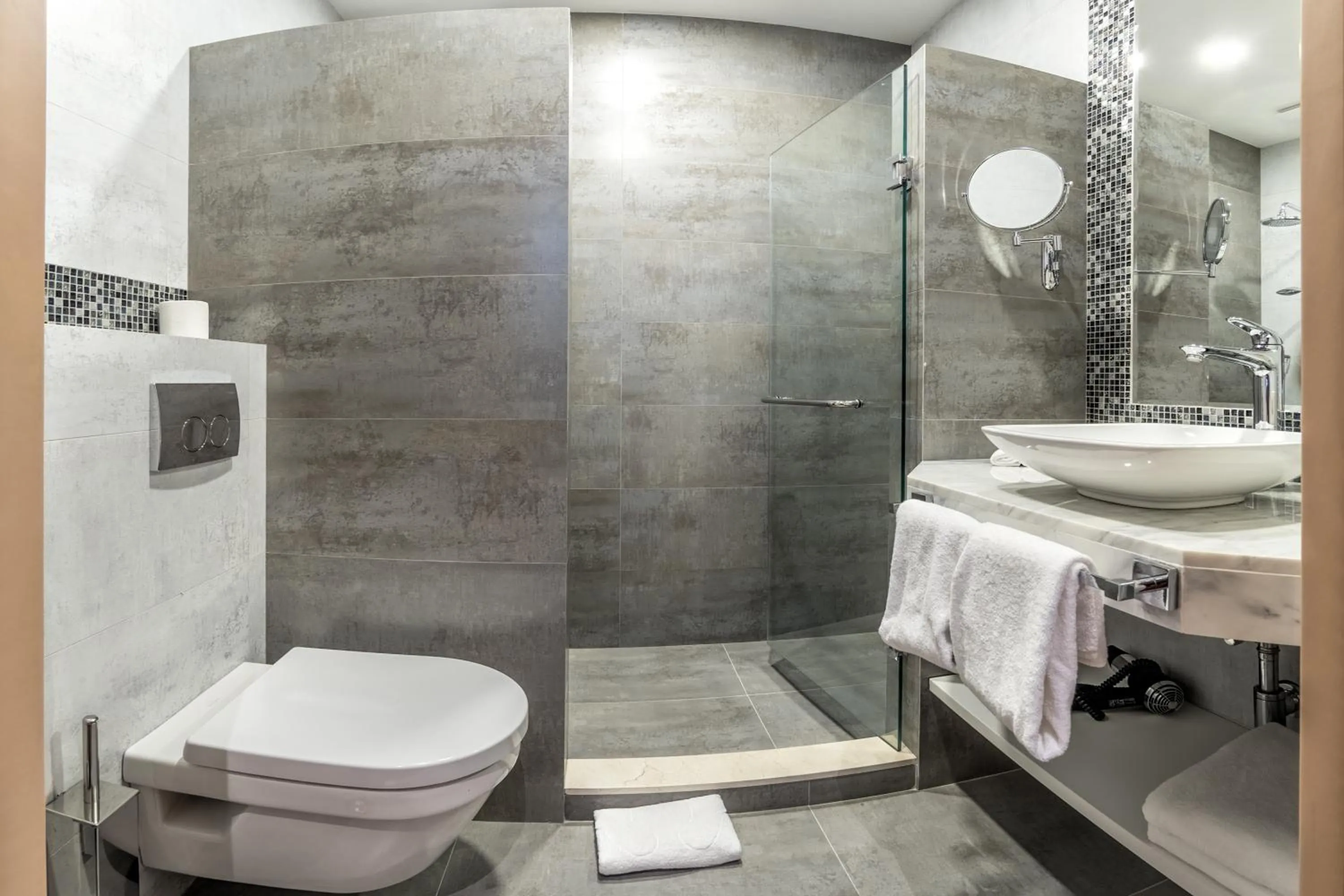 Shower in Golden Tulip Borjomi