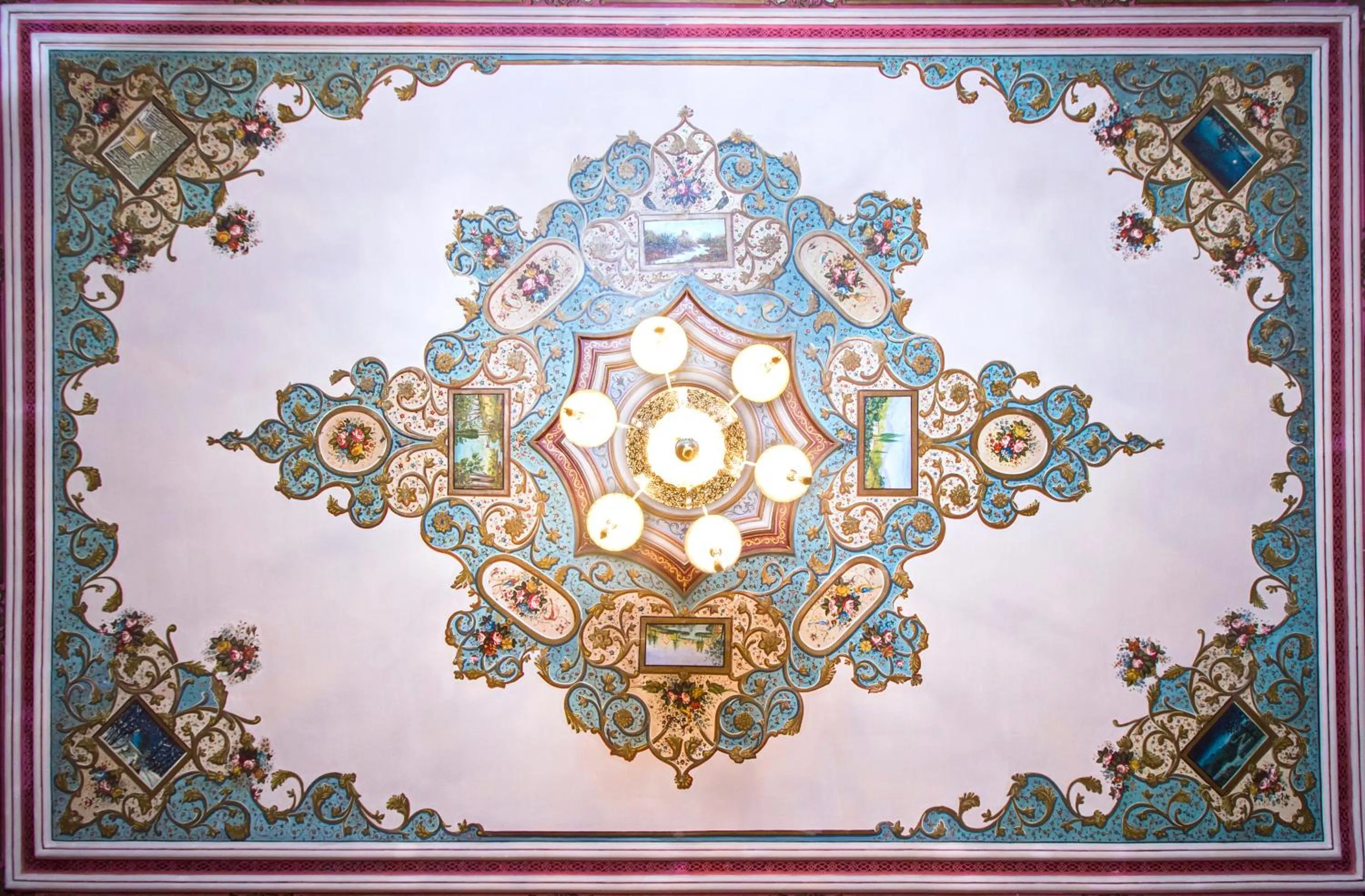 Living room in Golden Tulip Borjomi