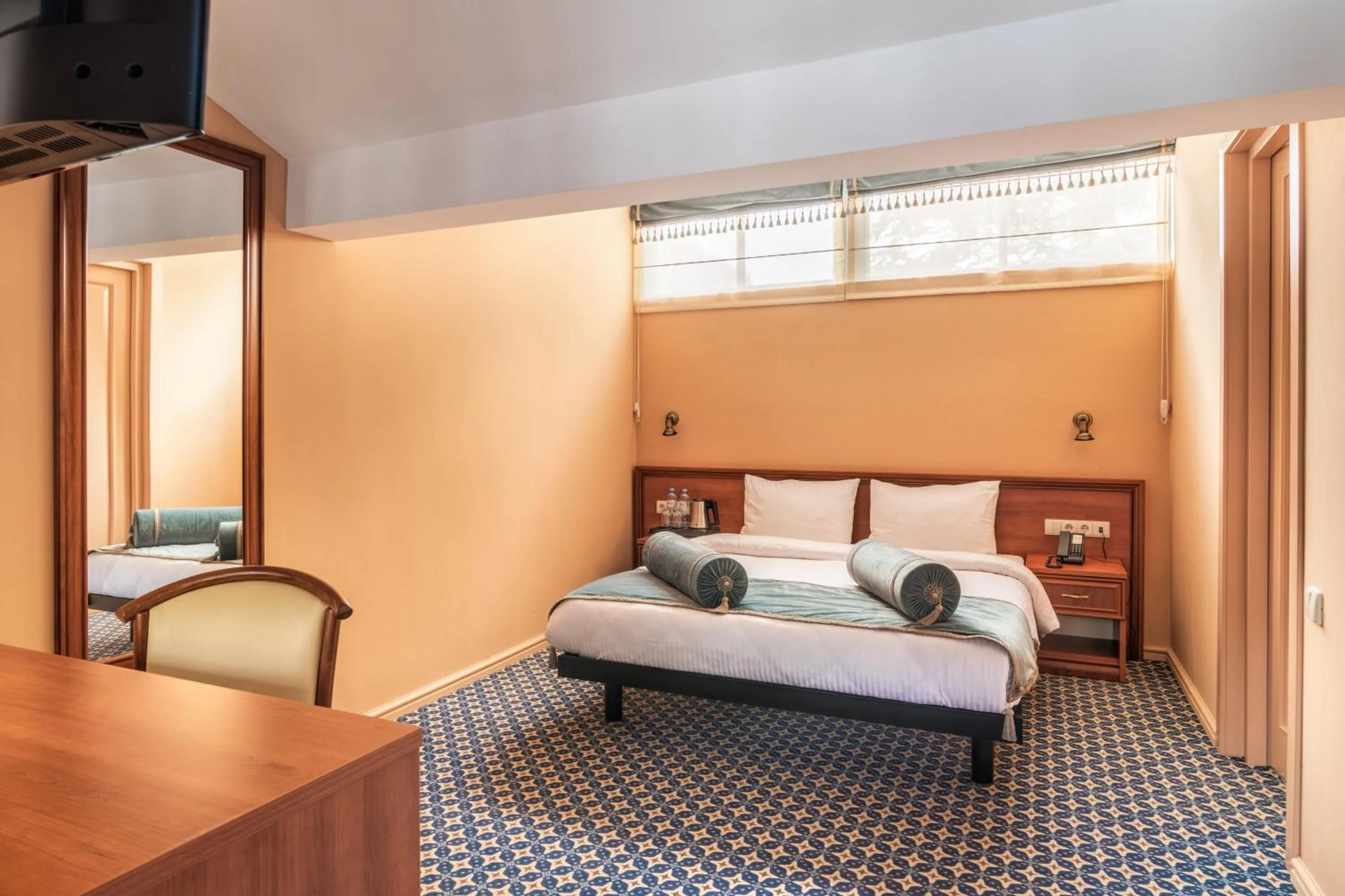 Coffee/tea facilities, Bed in Golden Tulip Borjomi