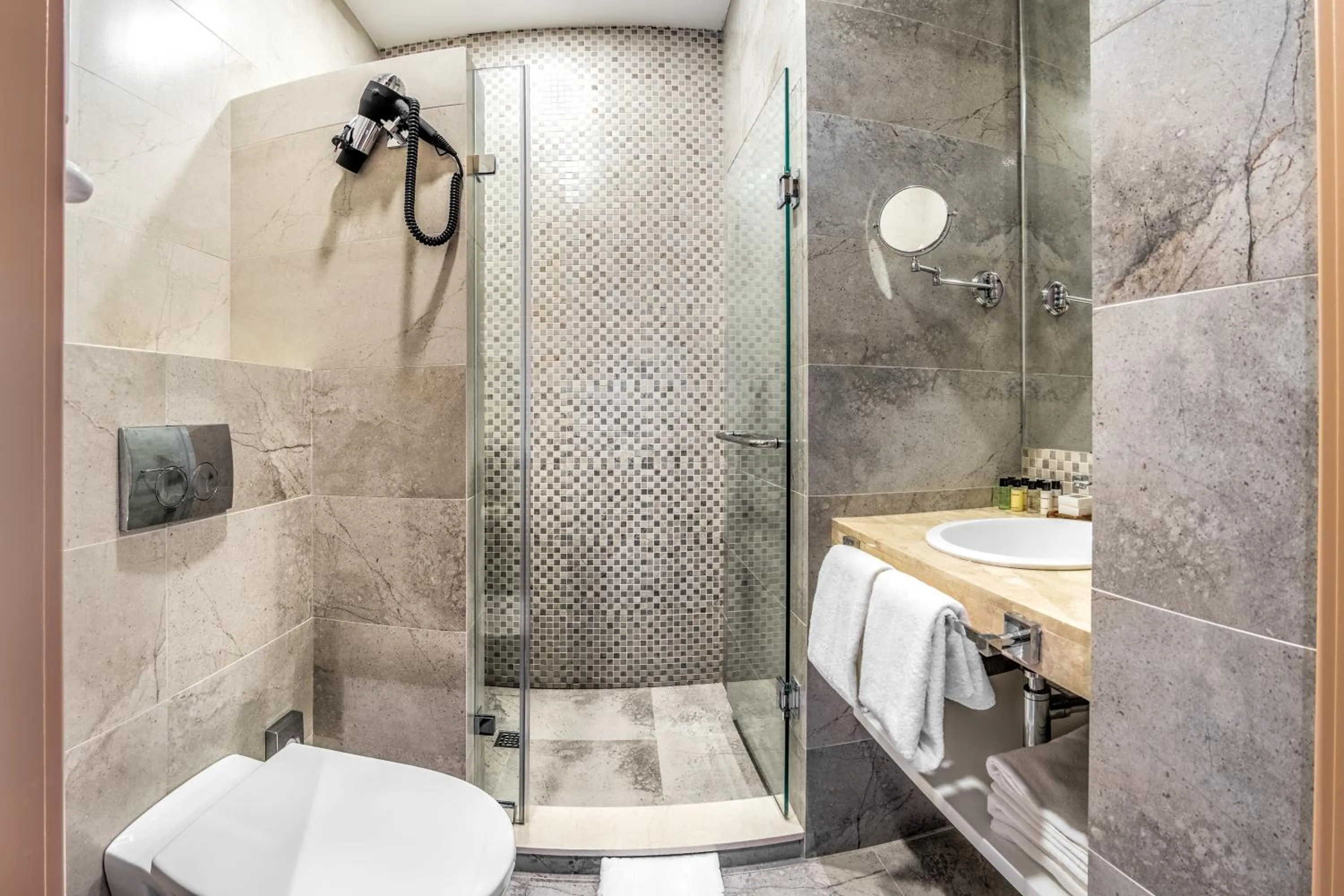 Shower in Golden Tulip Borjomi