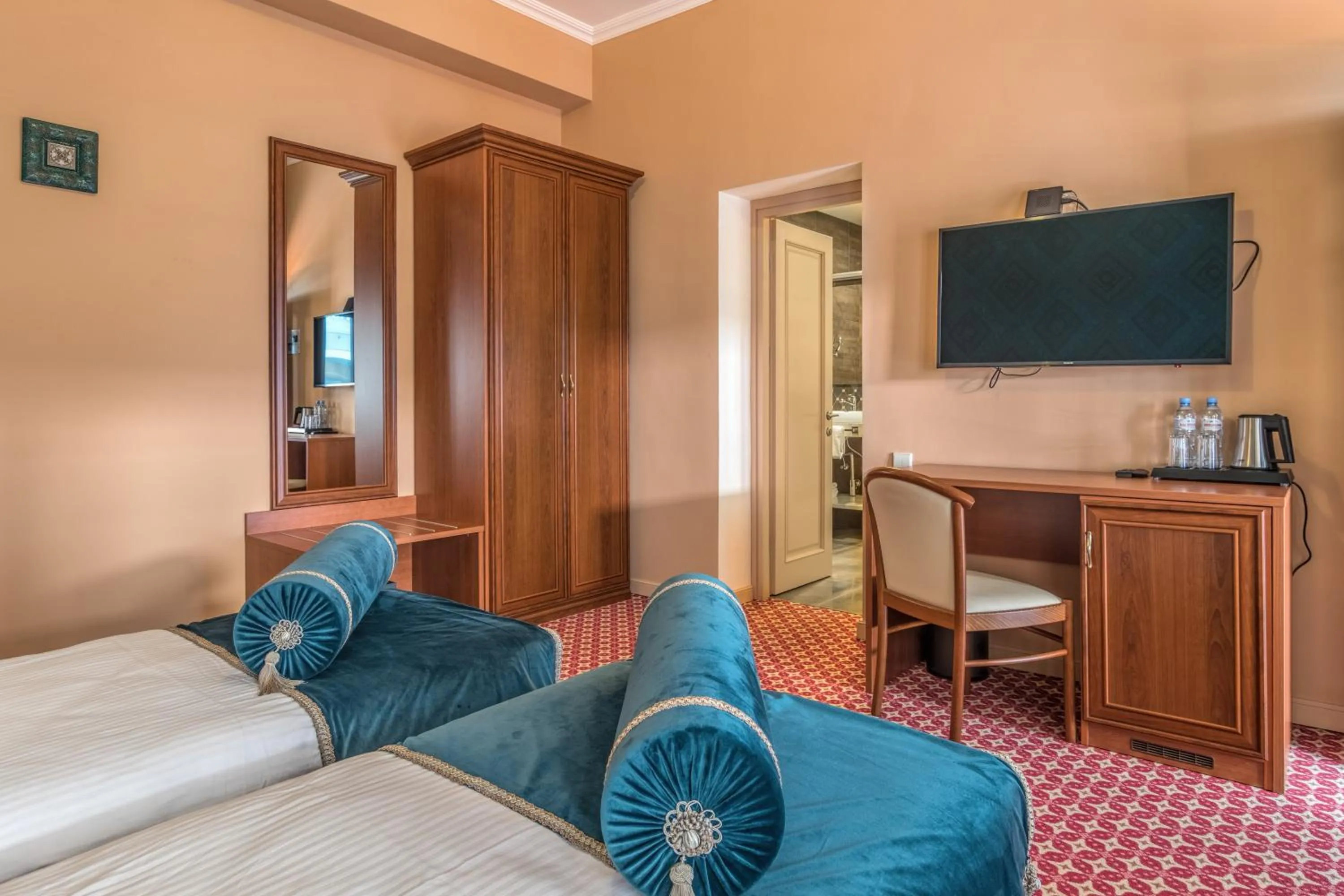 Coffee/tea facilities, Bed in Golden Tulip Borjomi