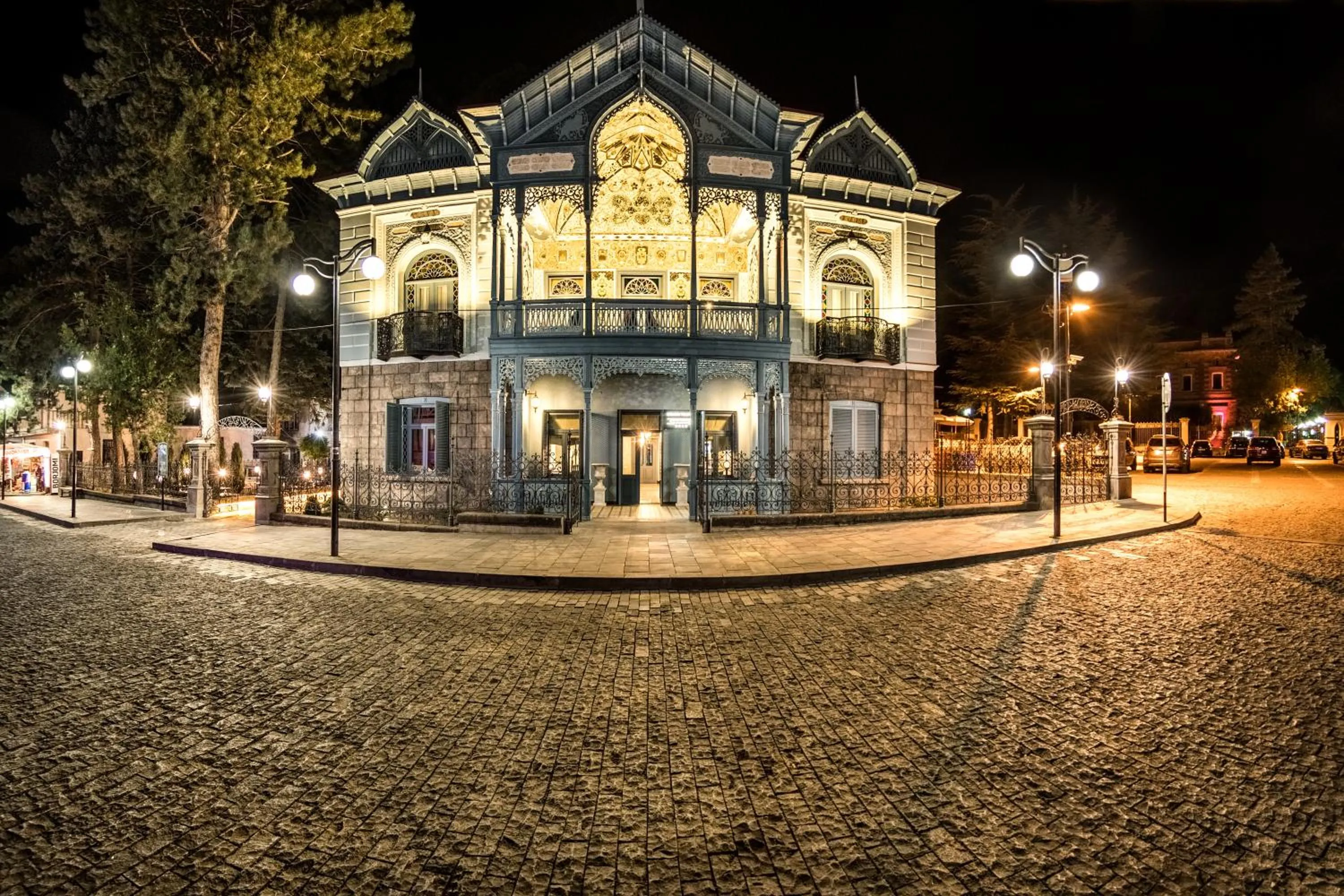 Facade/entrance in Golden Tulip Borjomi