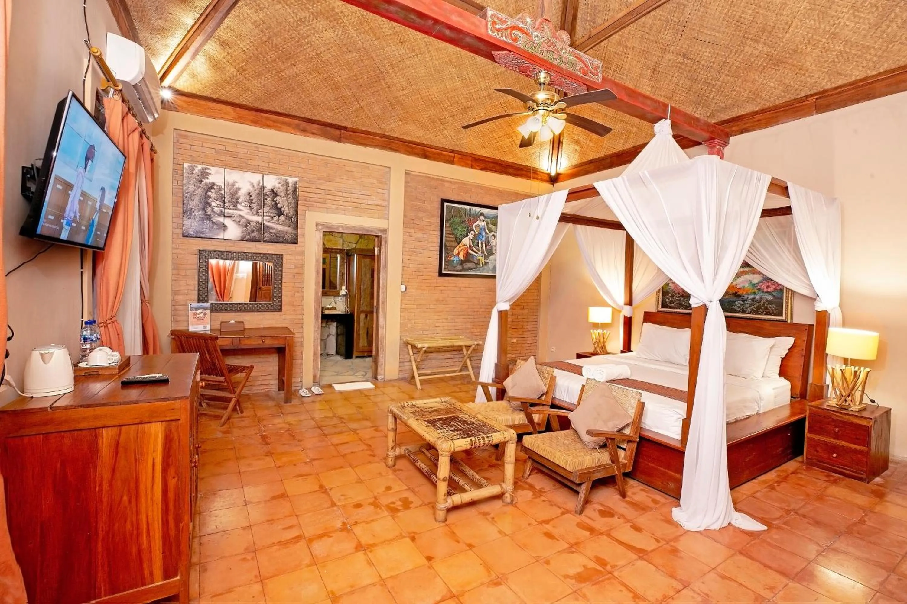 TV and multimedia in Rajaklana Resort and Spa