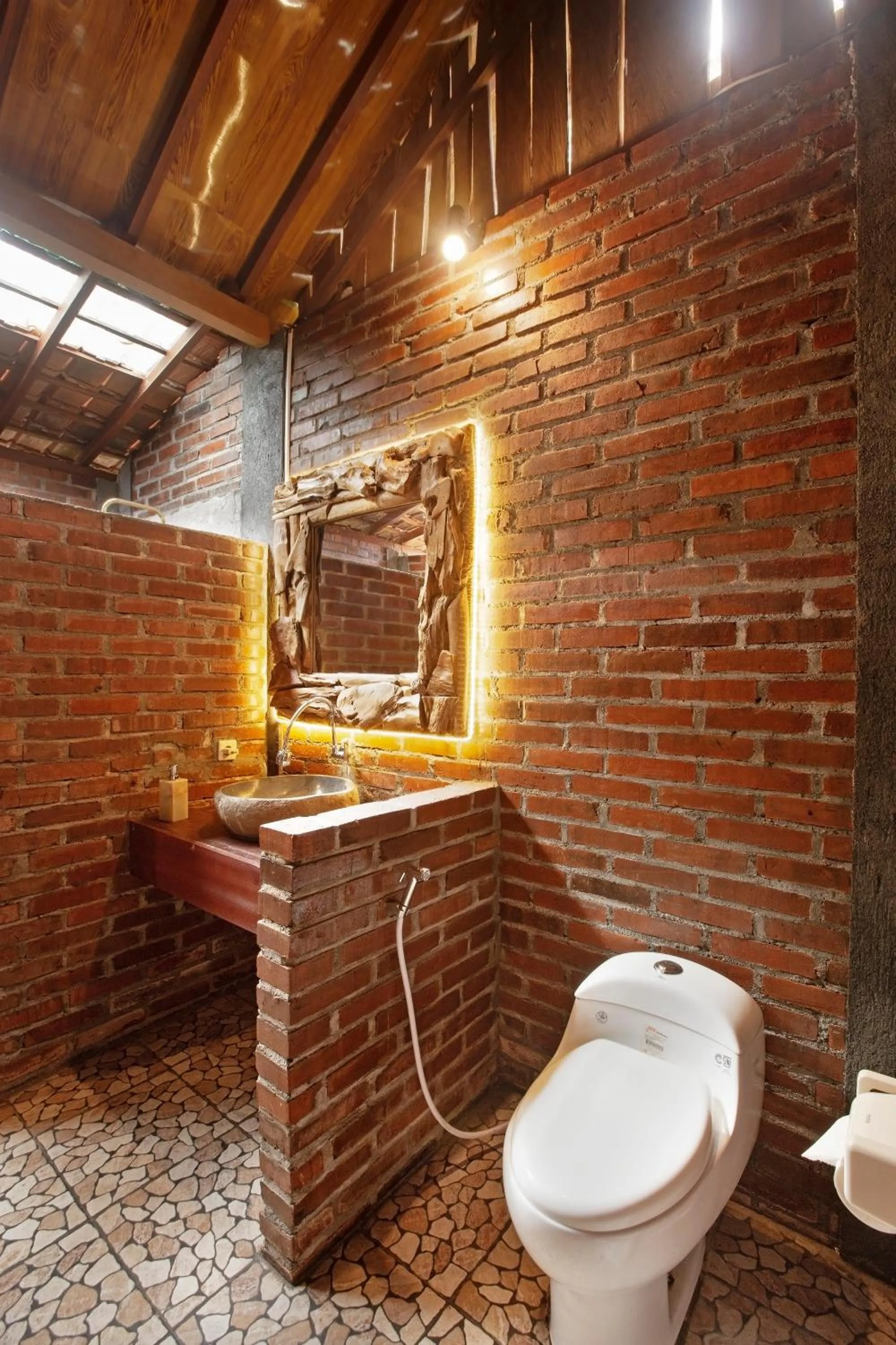 Toilet in Rajaklana Resort and Spa