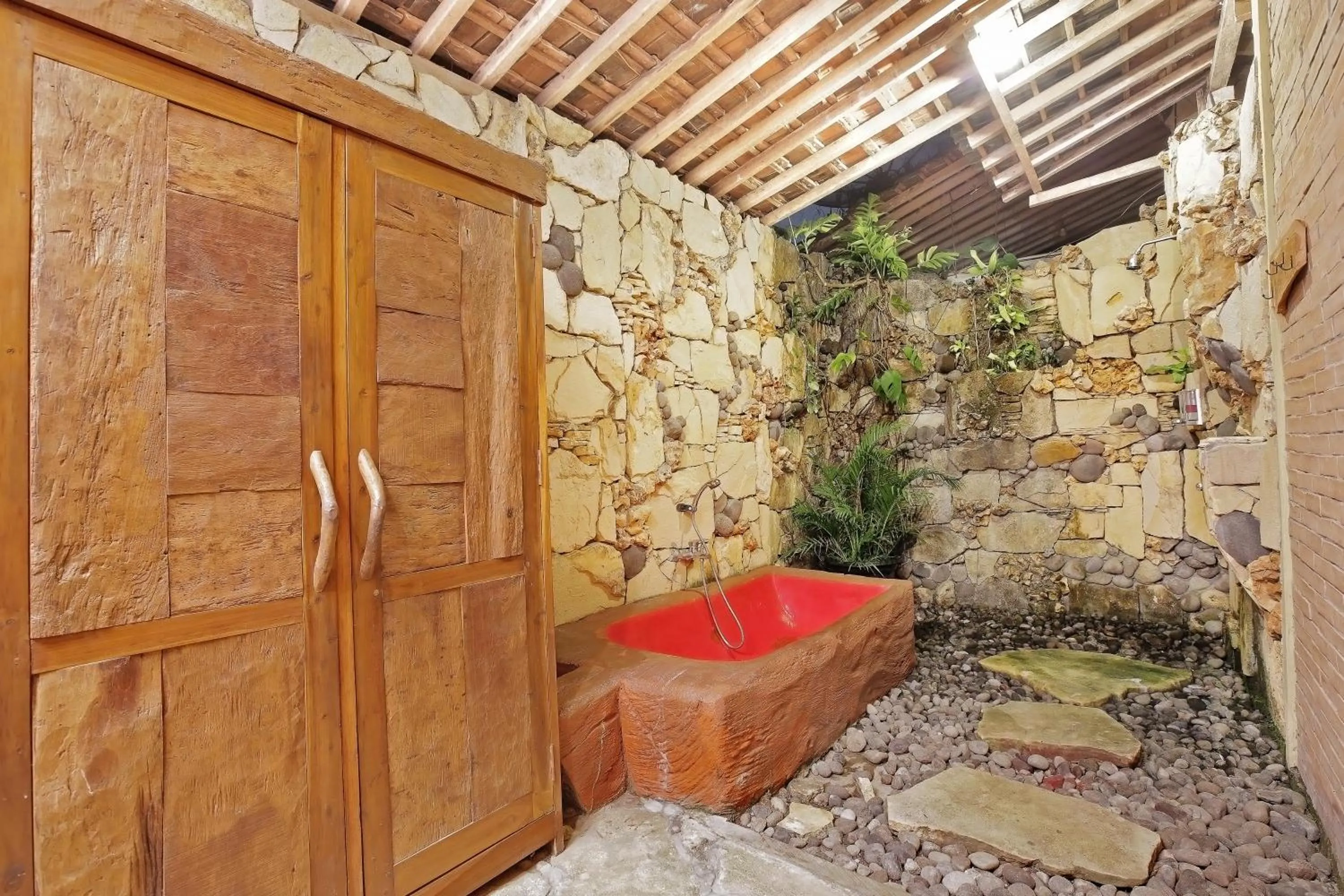 Bath in Rajaklana Resort and Spa