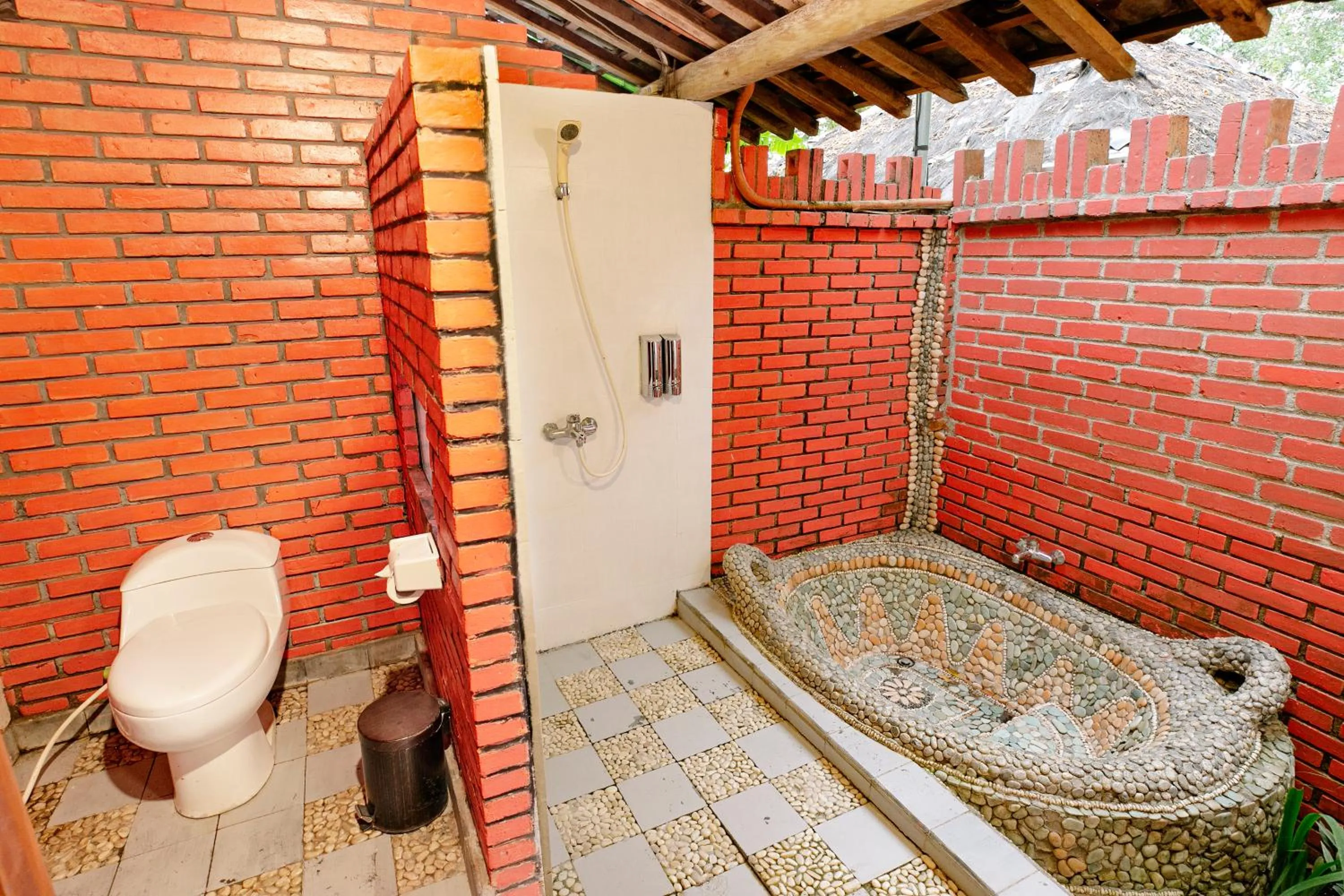 Shower in Rajaklana Resort and Spa