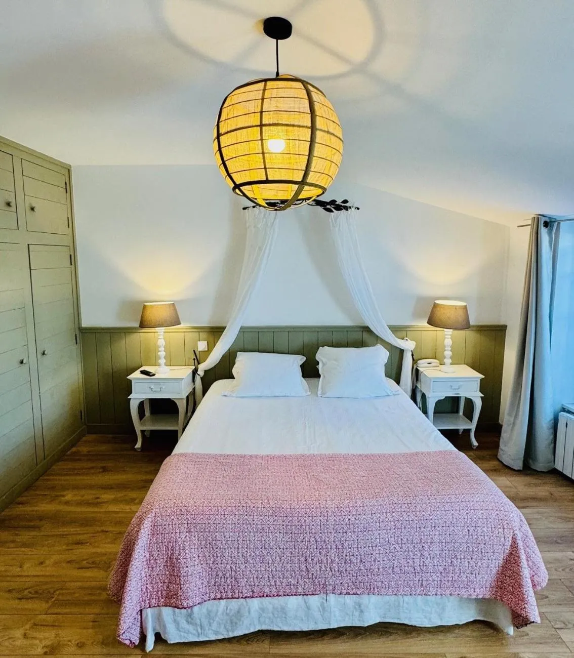 Property building, Bed in Hotel L'Océan