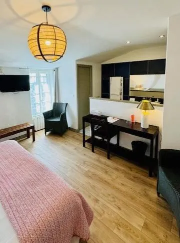 Property building, Bed in Hotel L'Océan