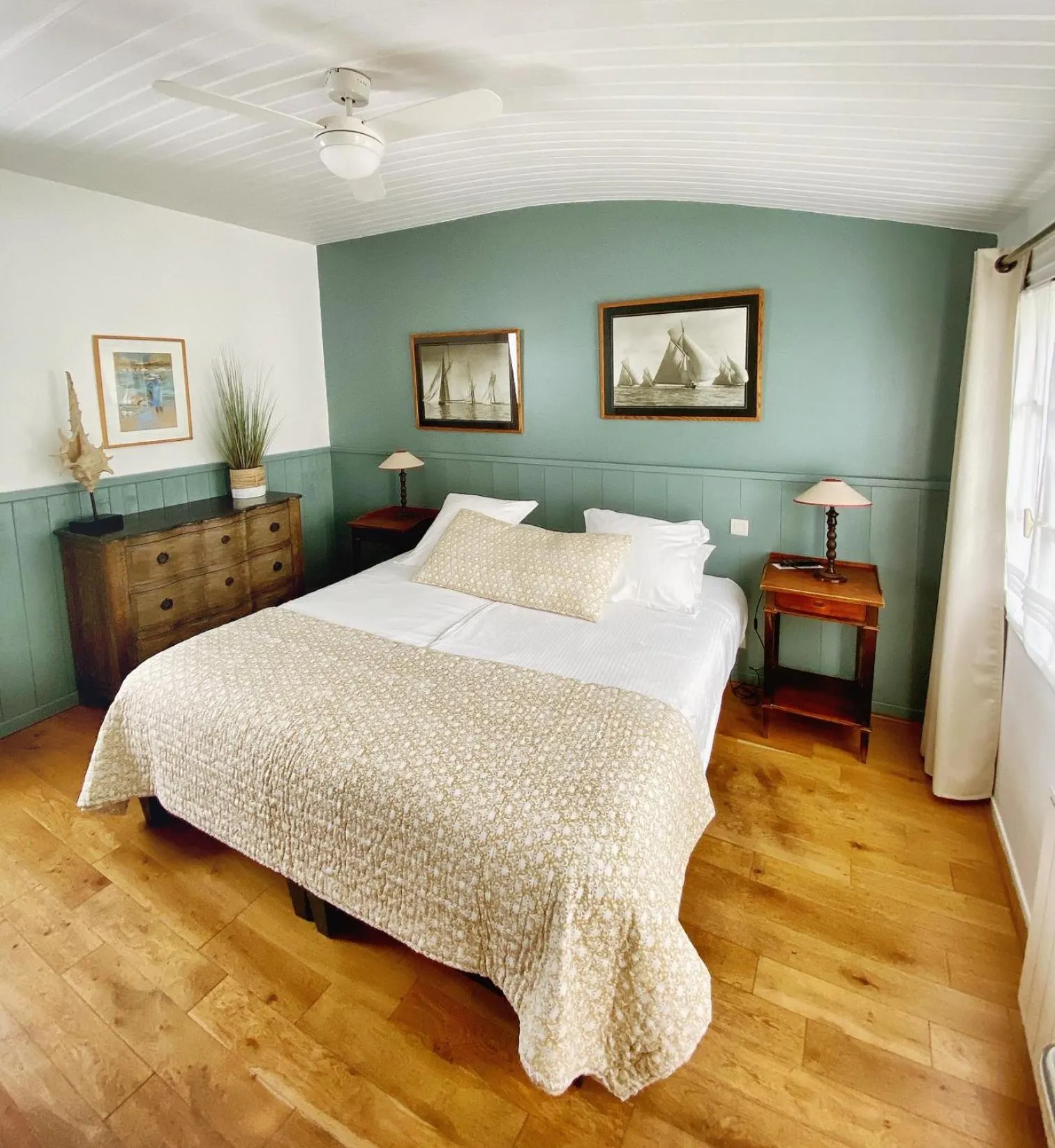 Garden view, Bed in Hotel L'Océan