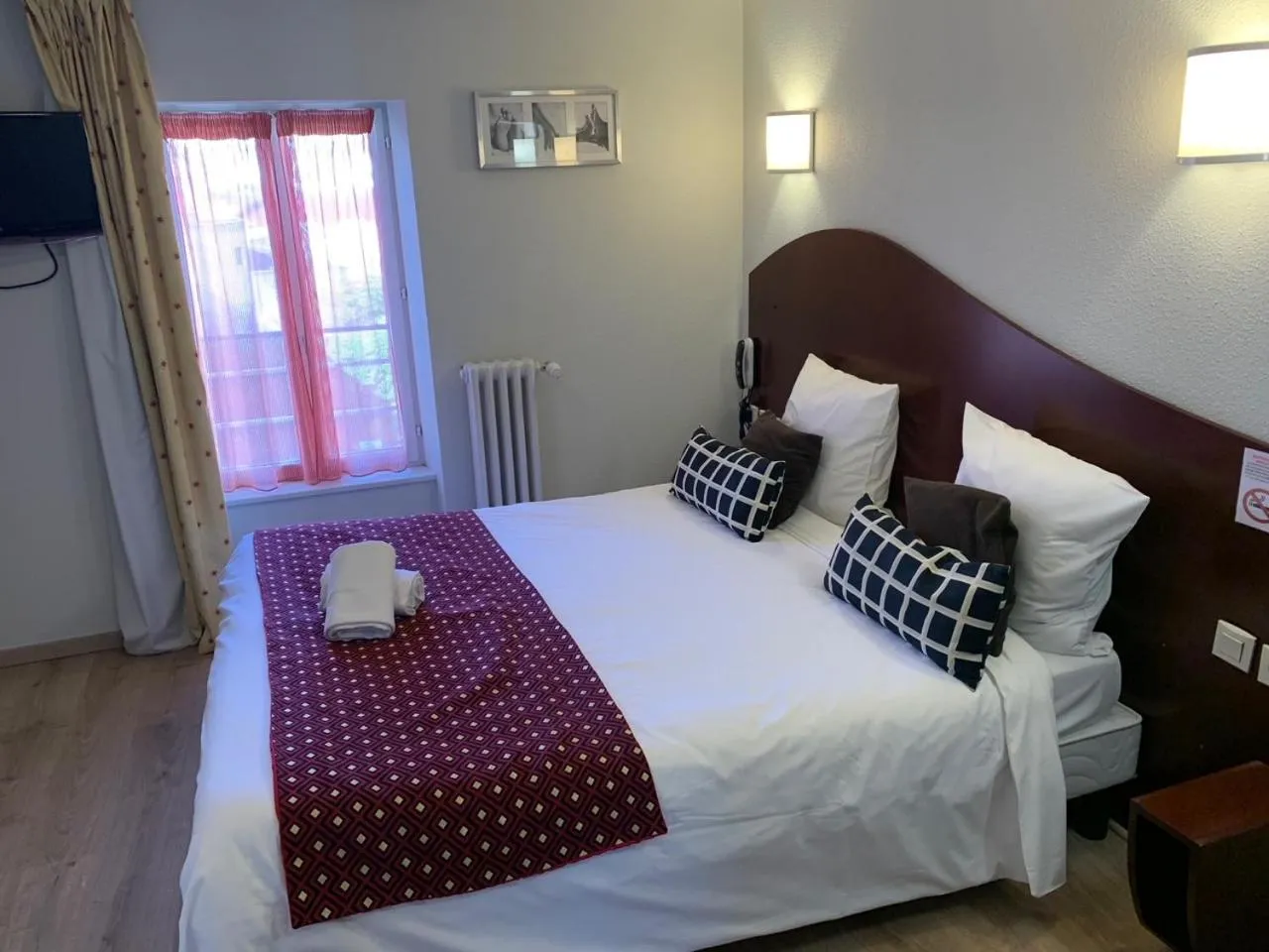 Bed in Hotel les Commercants