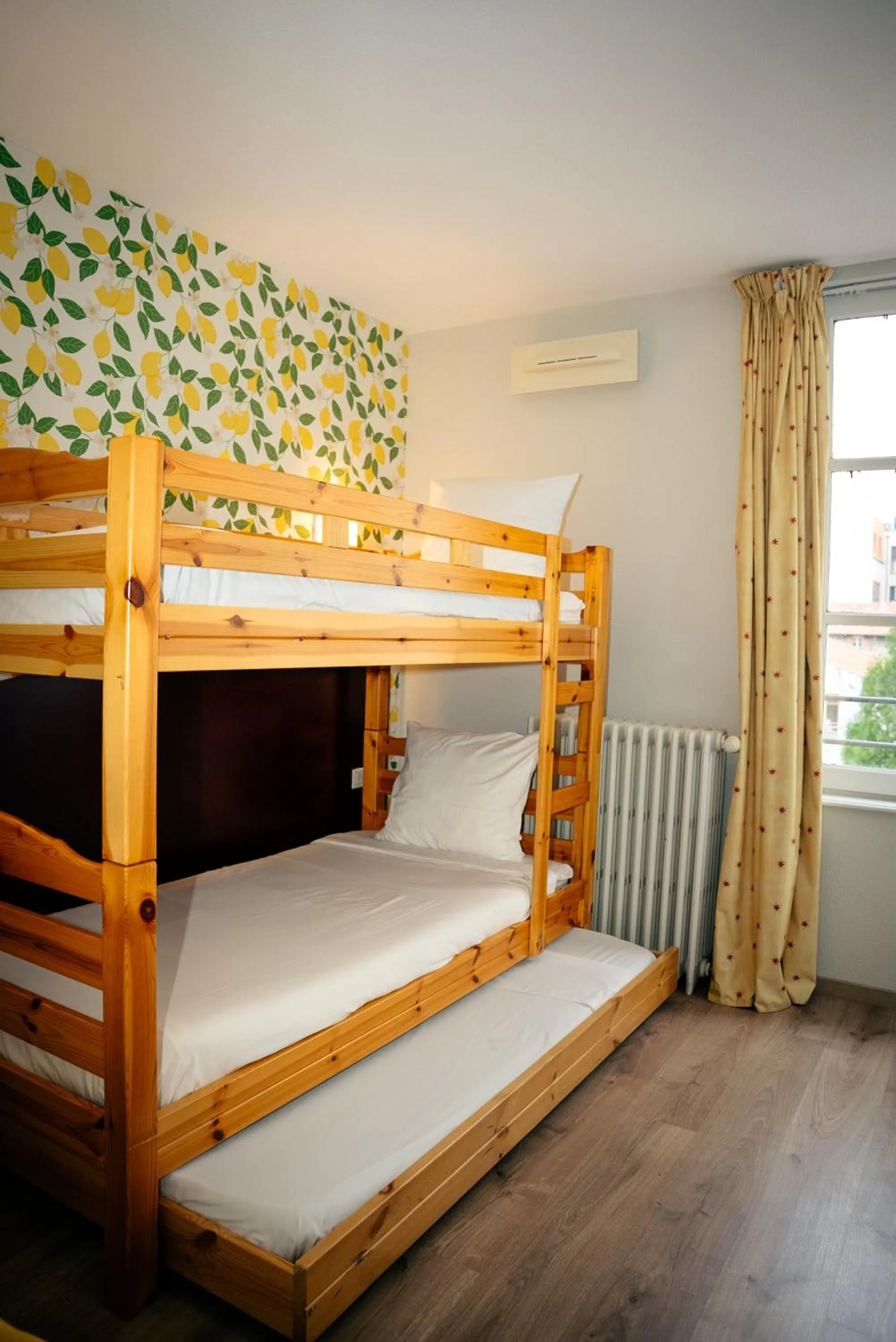 Bedroom, Bed in Hotel les Commercants