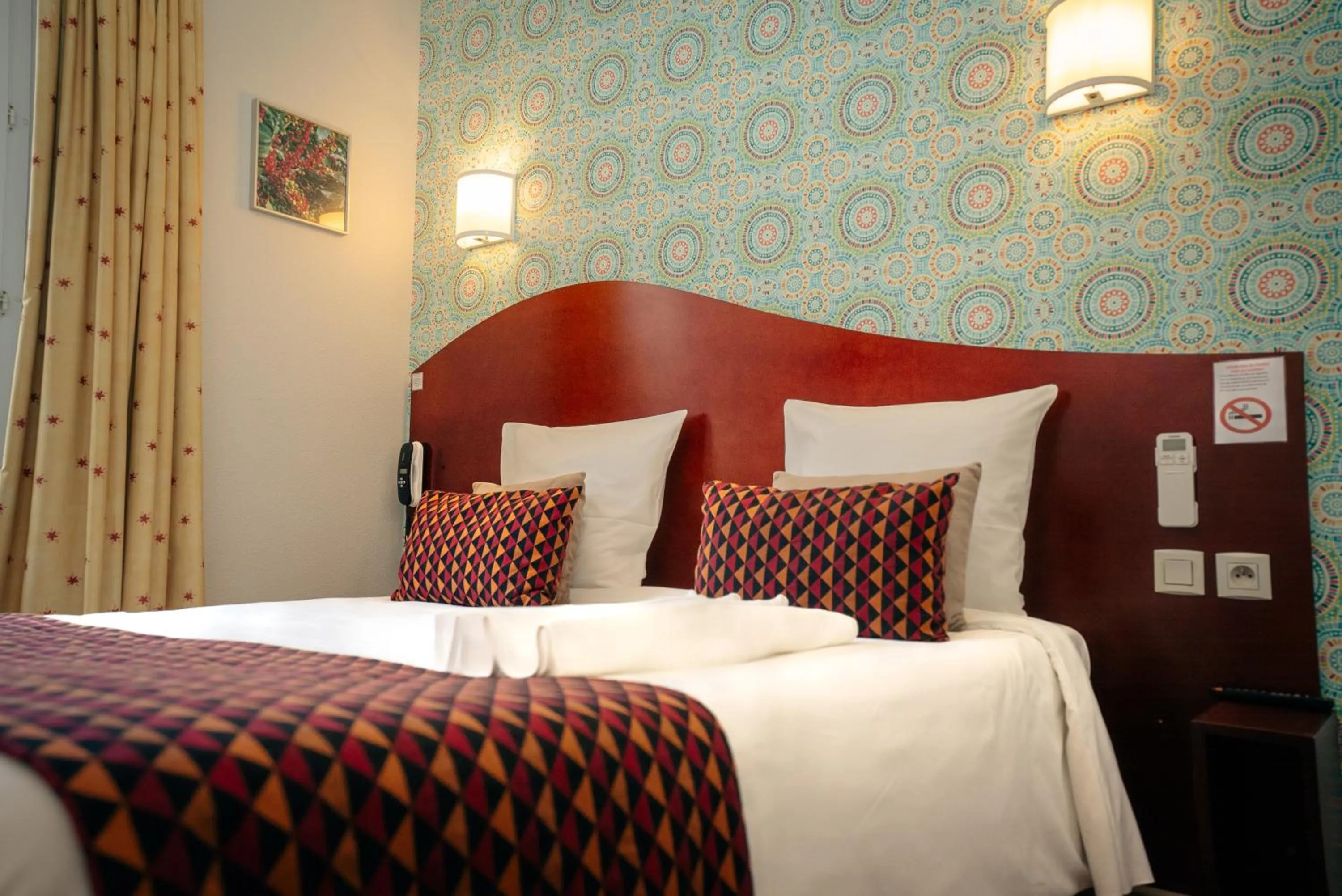 Bedroom, Bed in Hotel les Commercants