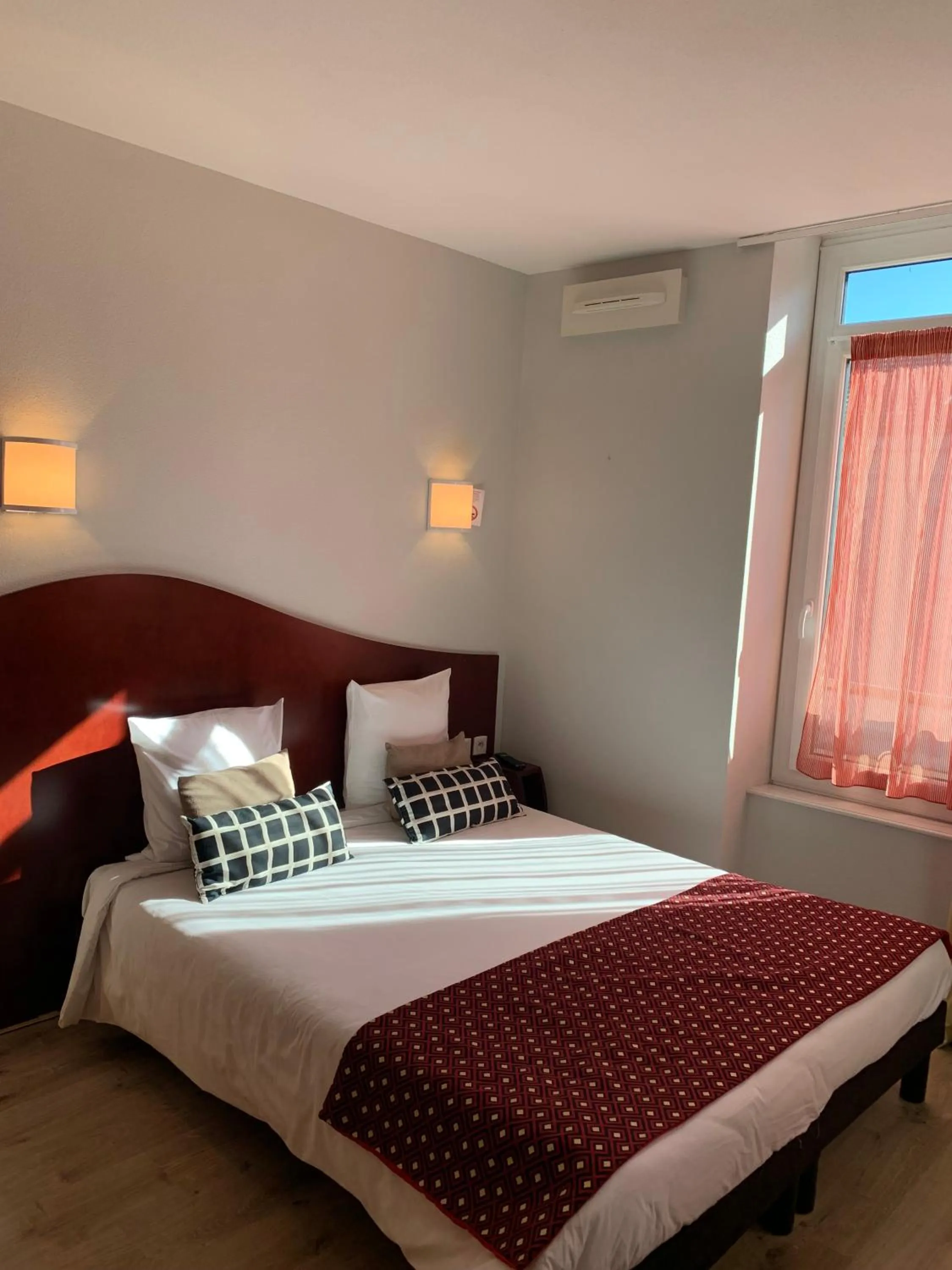 Bed in Hotel les Commercants