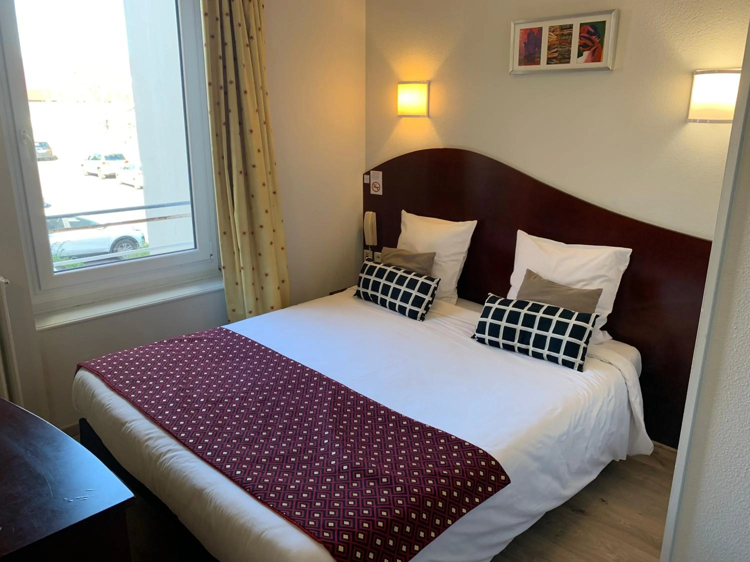 Bed in Hotel les Commercants