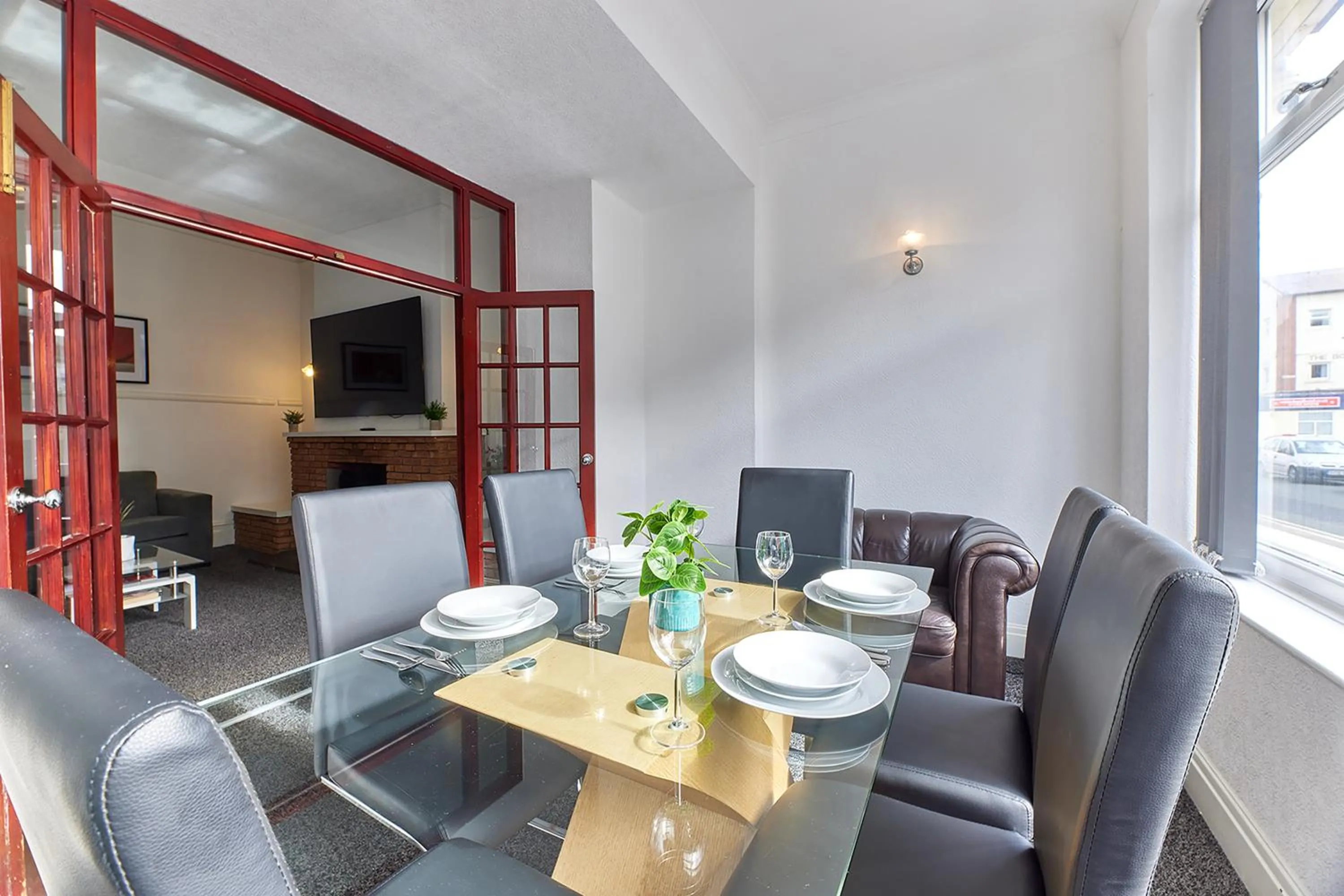 TV and multimedia in Pleasure Holiday Apartments