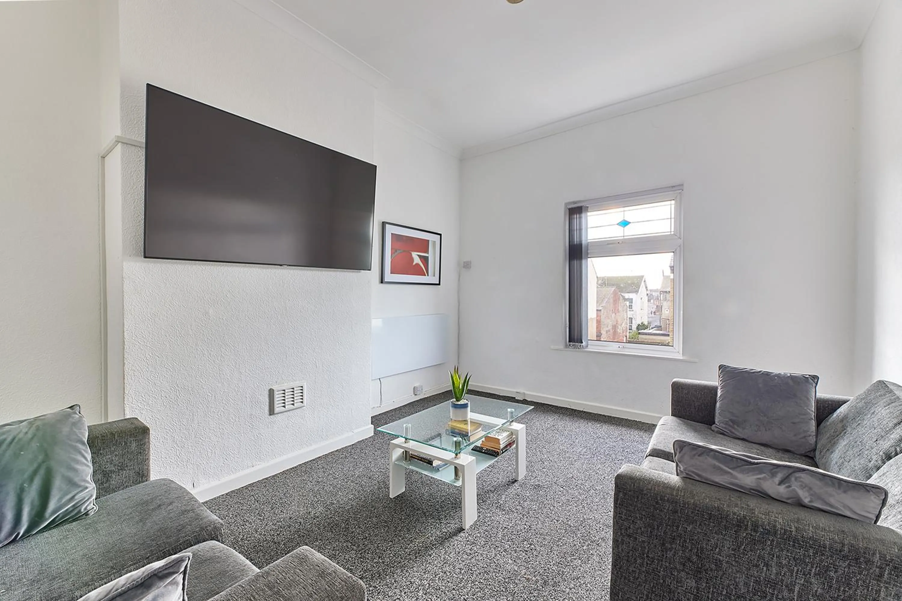 TV and multimedia in Pleasure Holiday Apartments