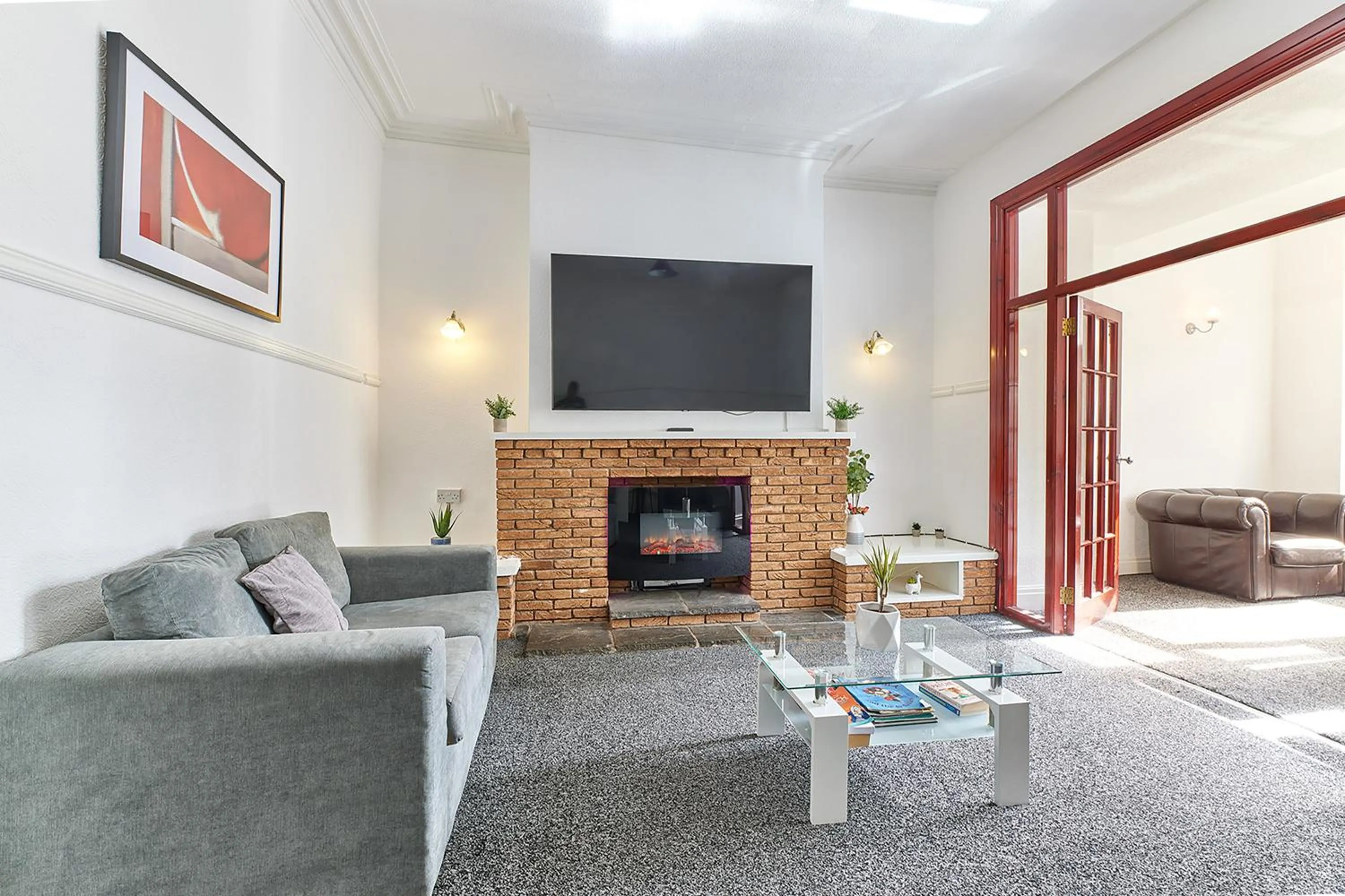 TV and multimedia in Pleasure Holiday Apartments