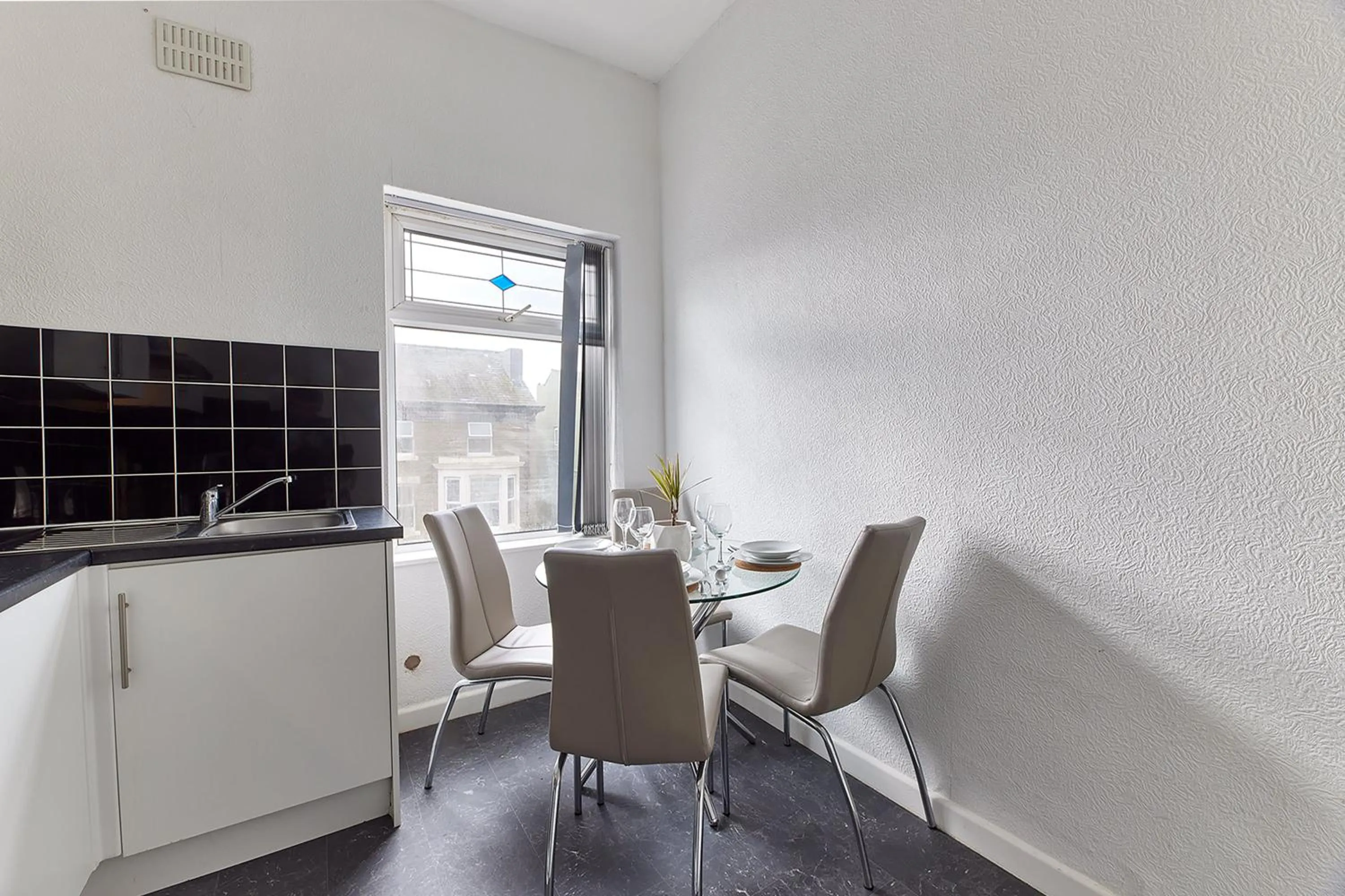 Kitchen or kitchenette in Pleasure Holiday Apartments