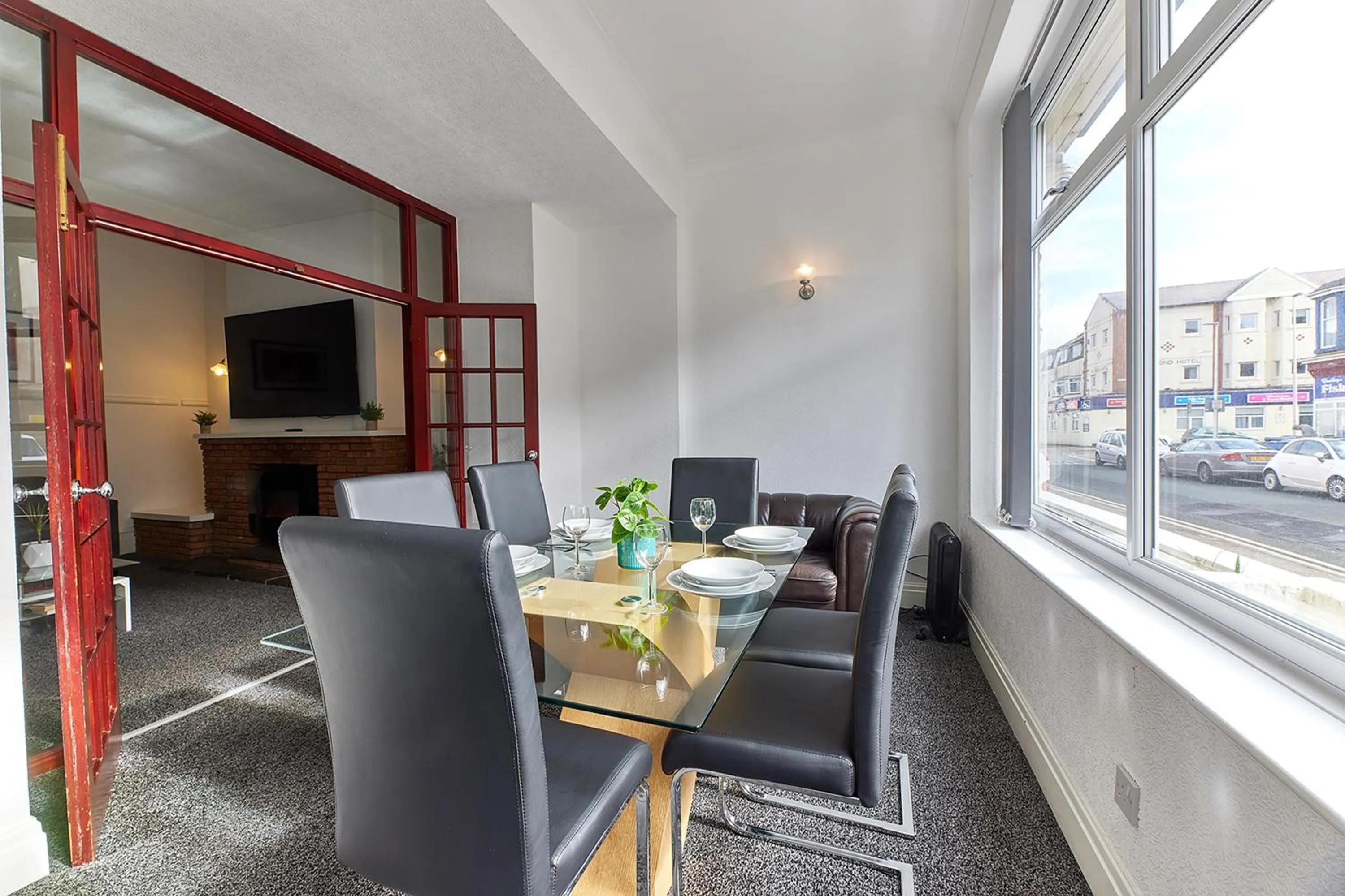 TV and multimedia in Pleasure Holiday Apartments