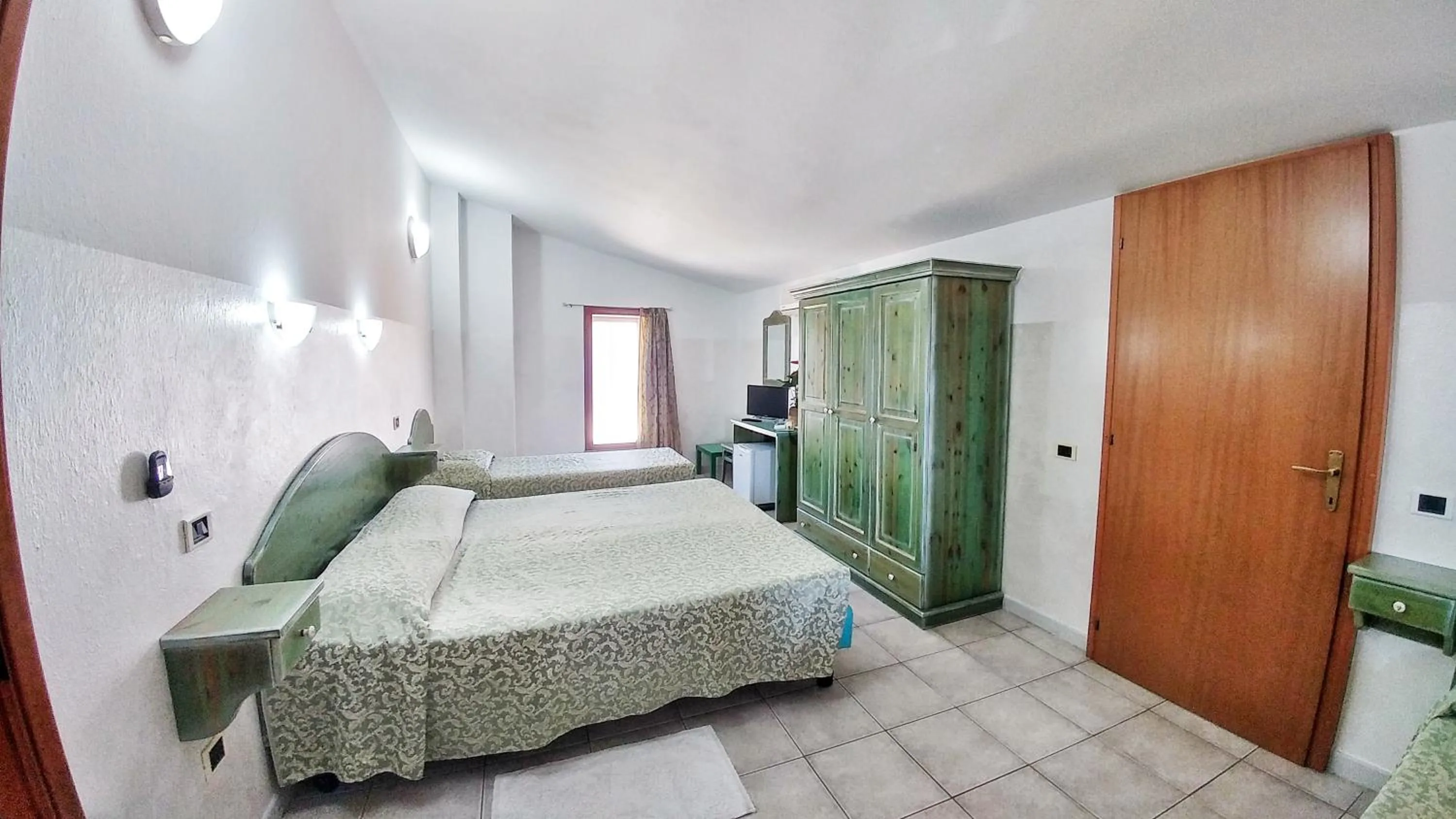 Photo of the whole room, Bed in Hotel Meridiana