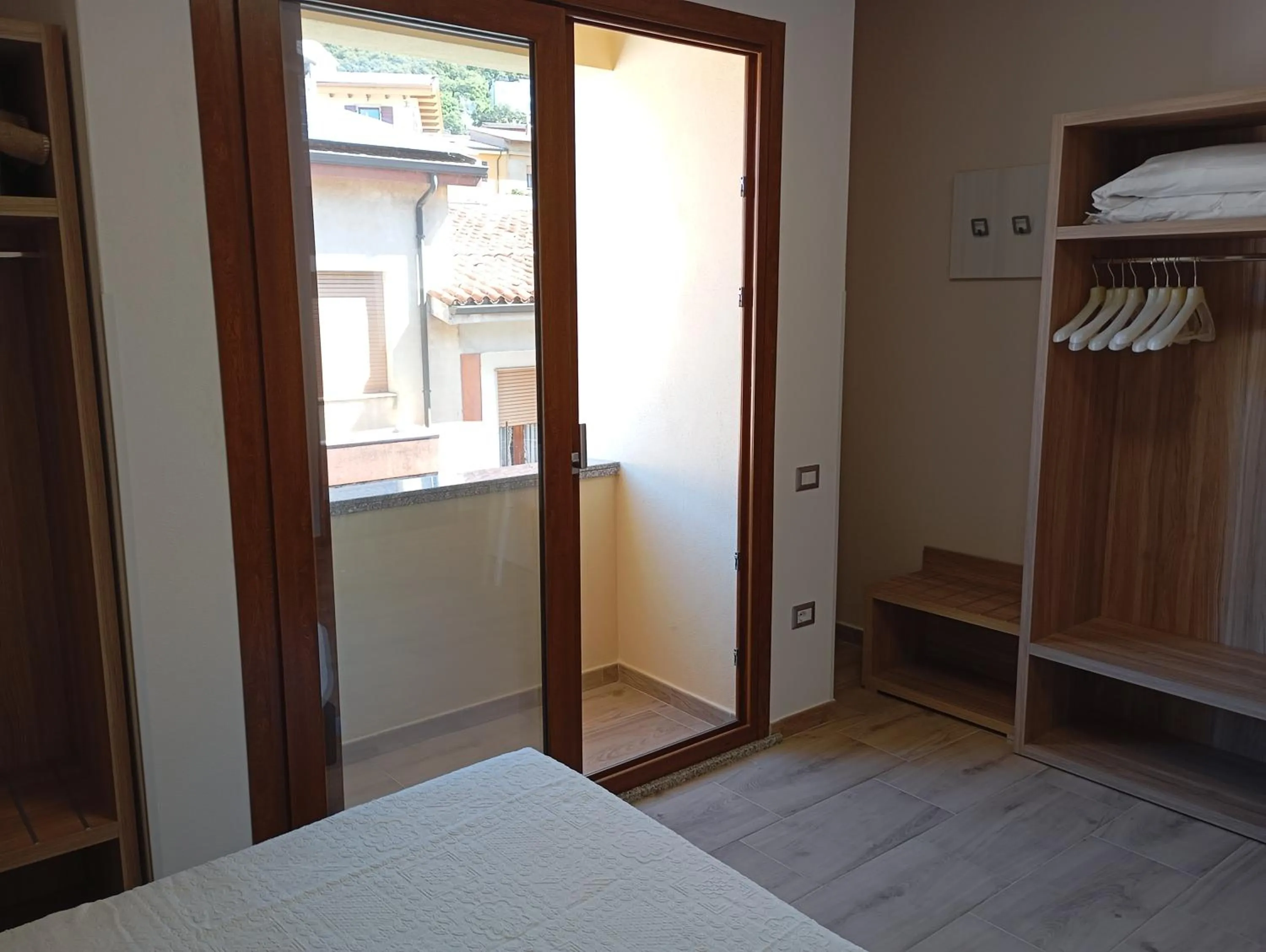 Balcony/Terrace, Bed in Hotel Meridiana