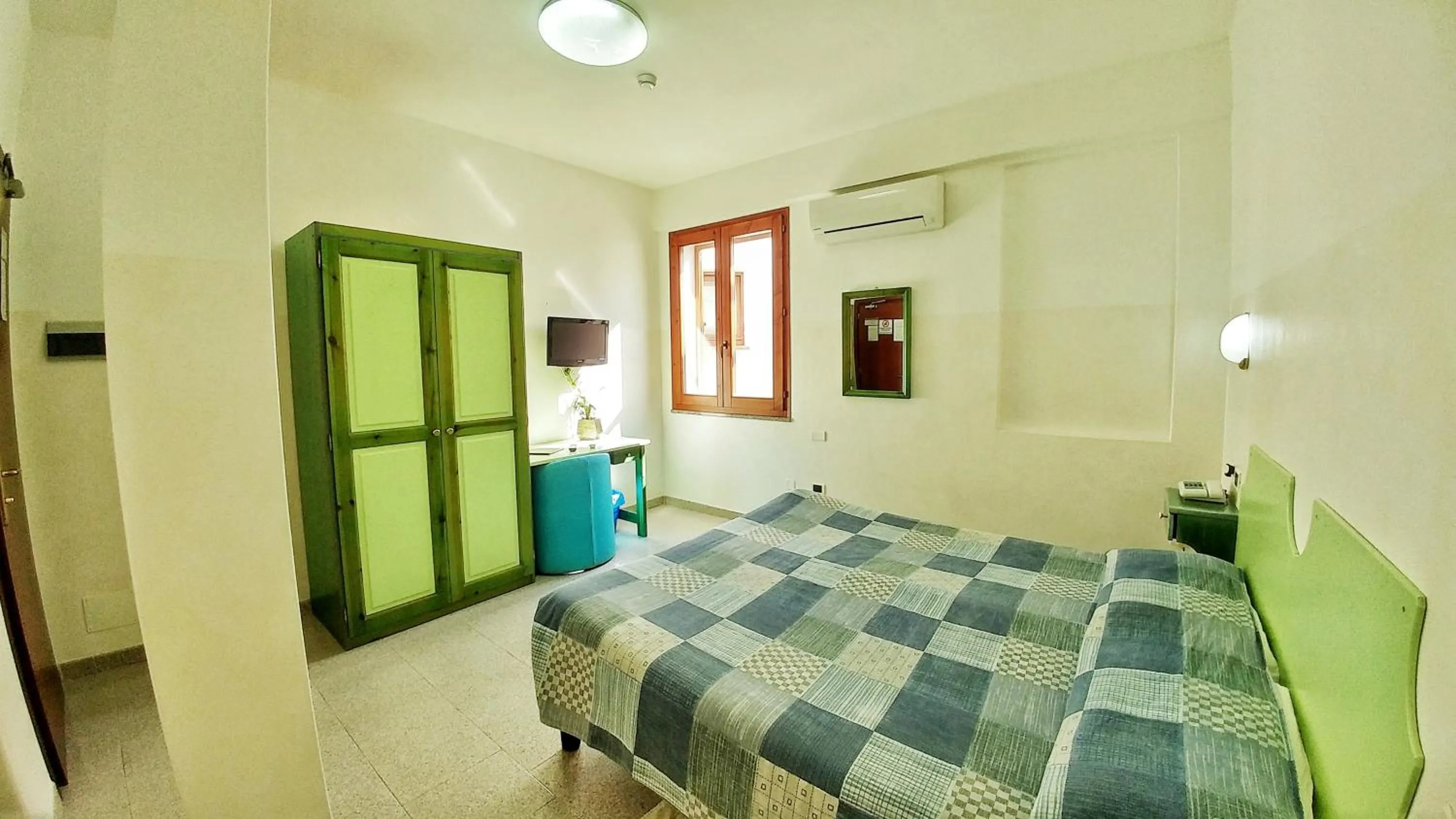 Photo of the whole room, Bed in Hotel Meridiana