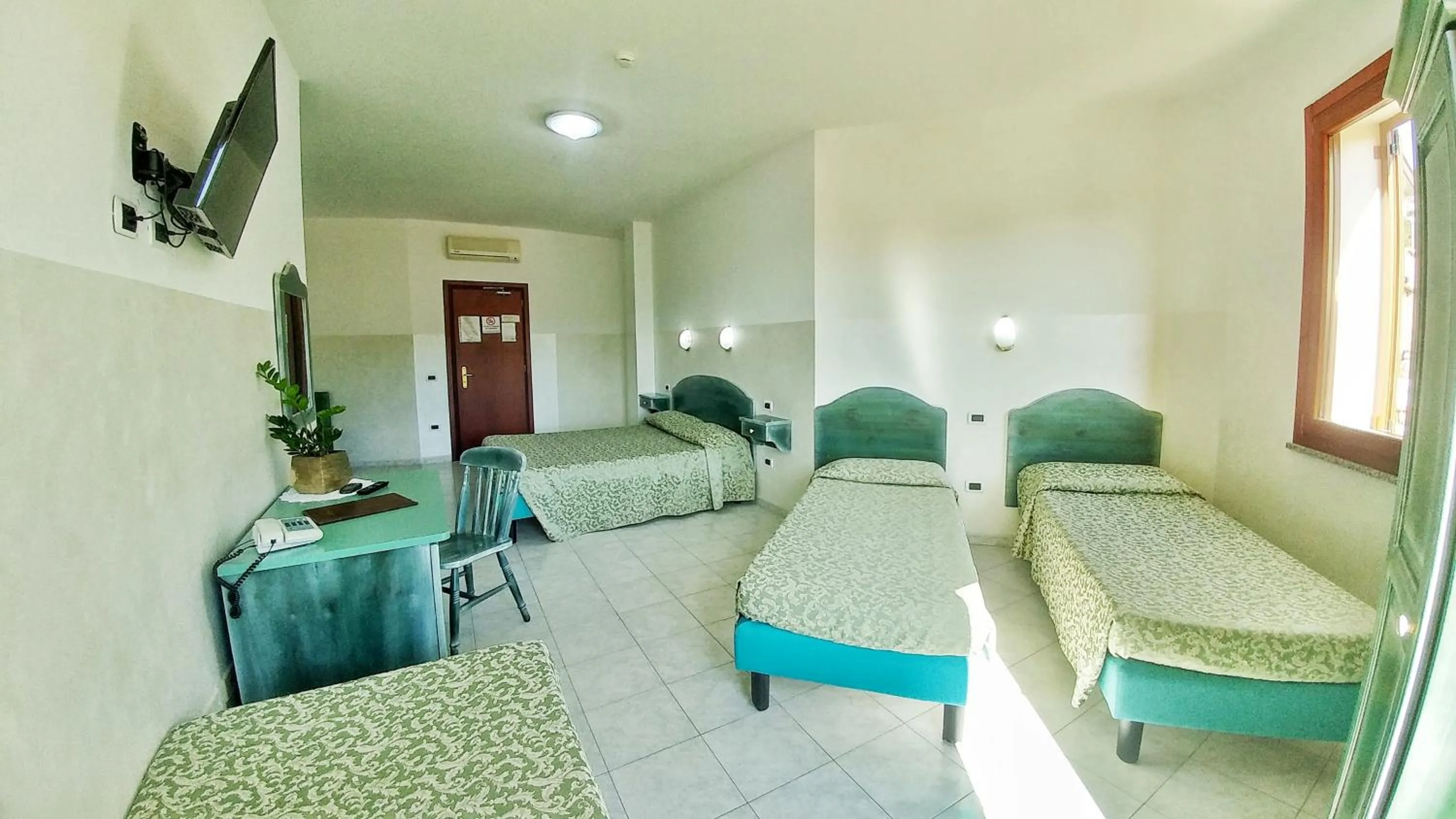 Photo of the whole room, Bed in Hotel Meridiana