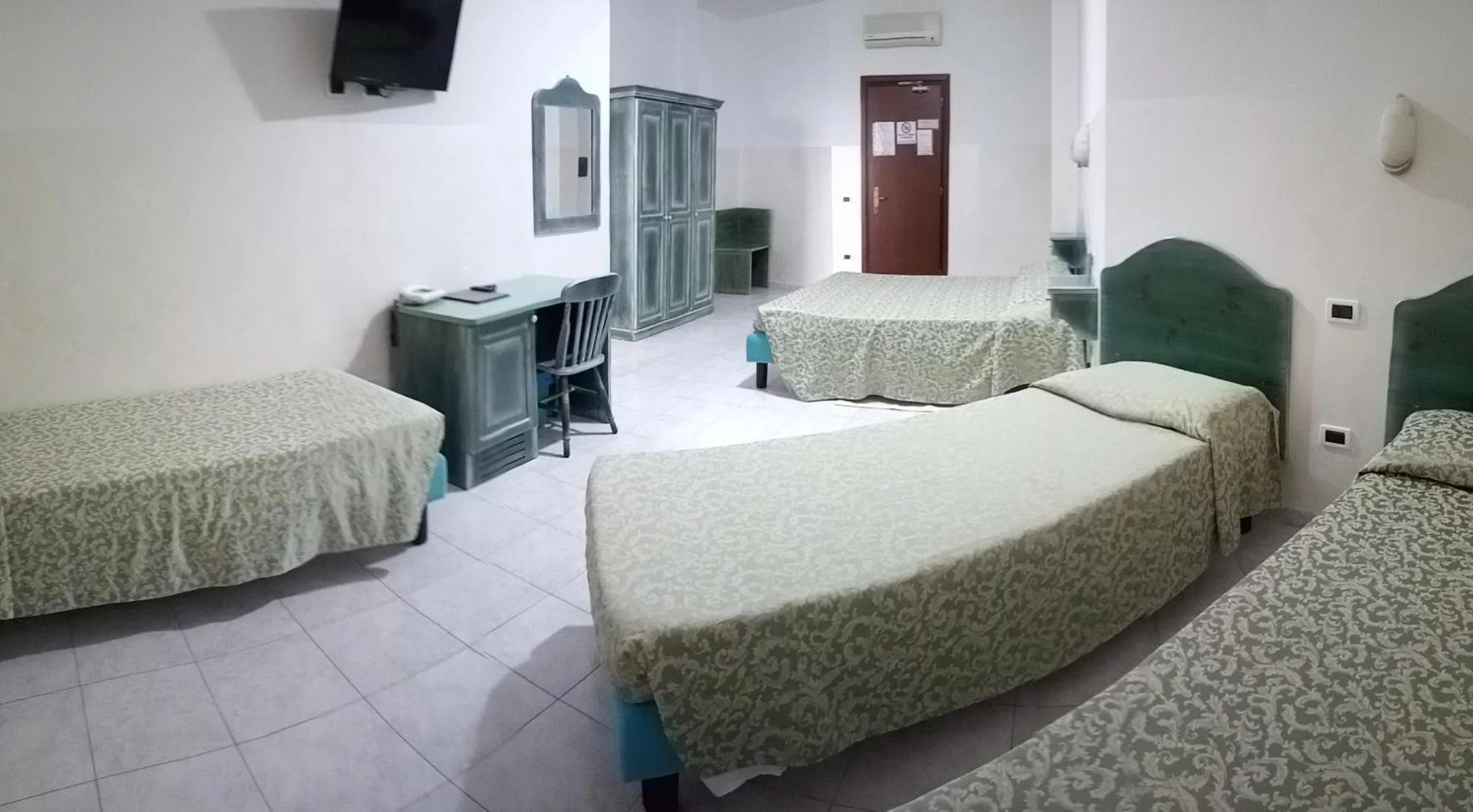Photo of the whole room, Bed in Hotel Meridiana