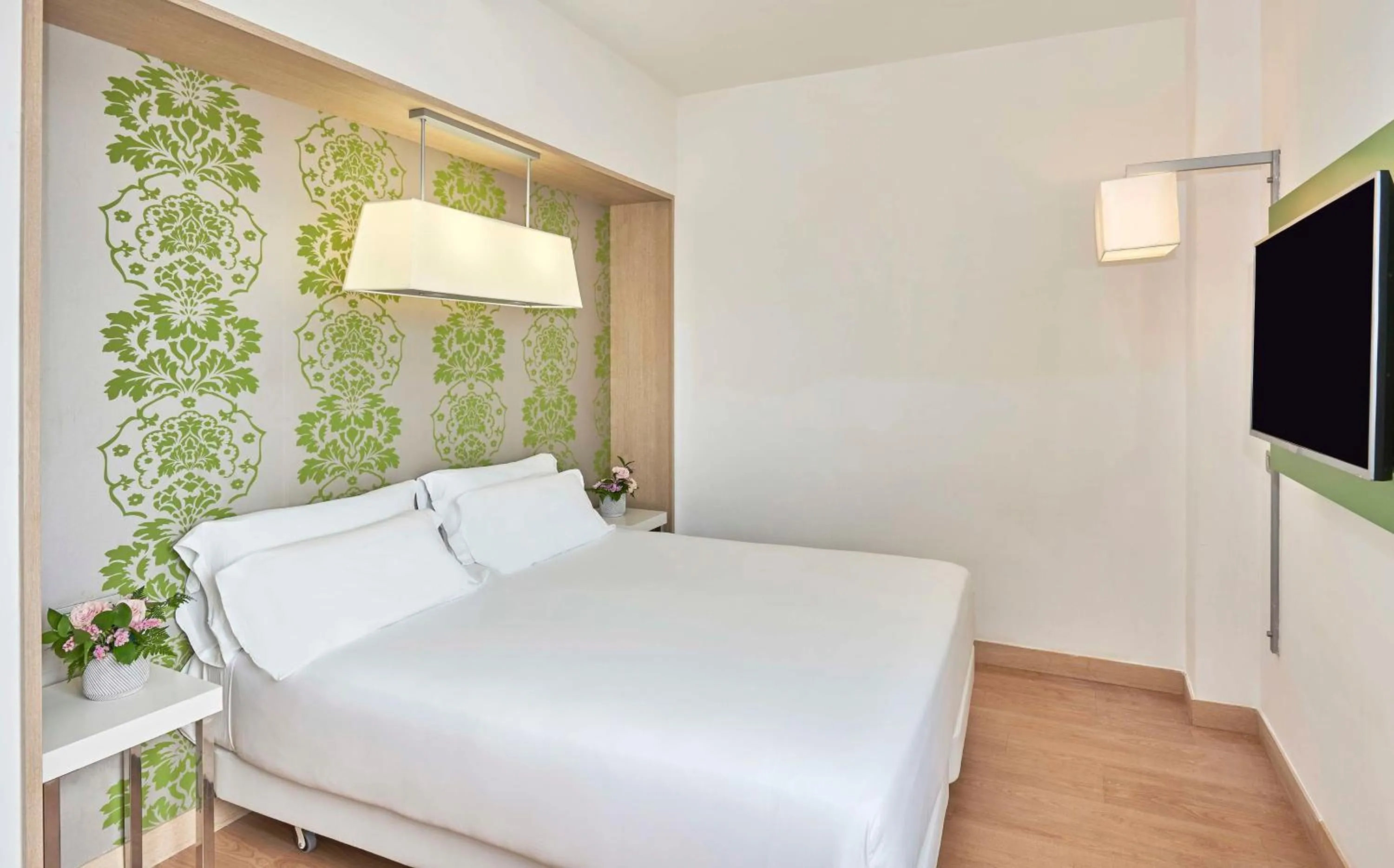 Photo of the whole room, Bed in NH Campo Cartagena