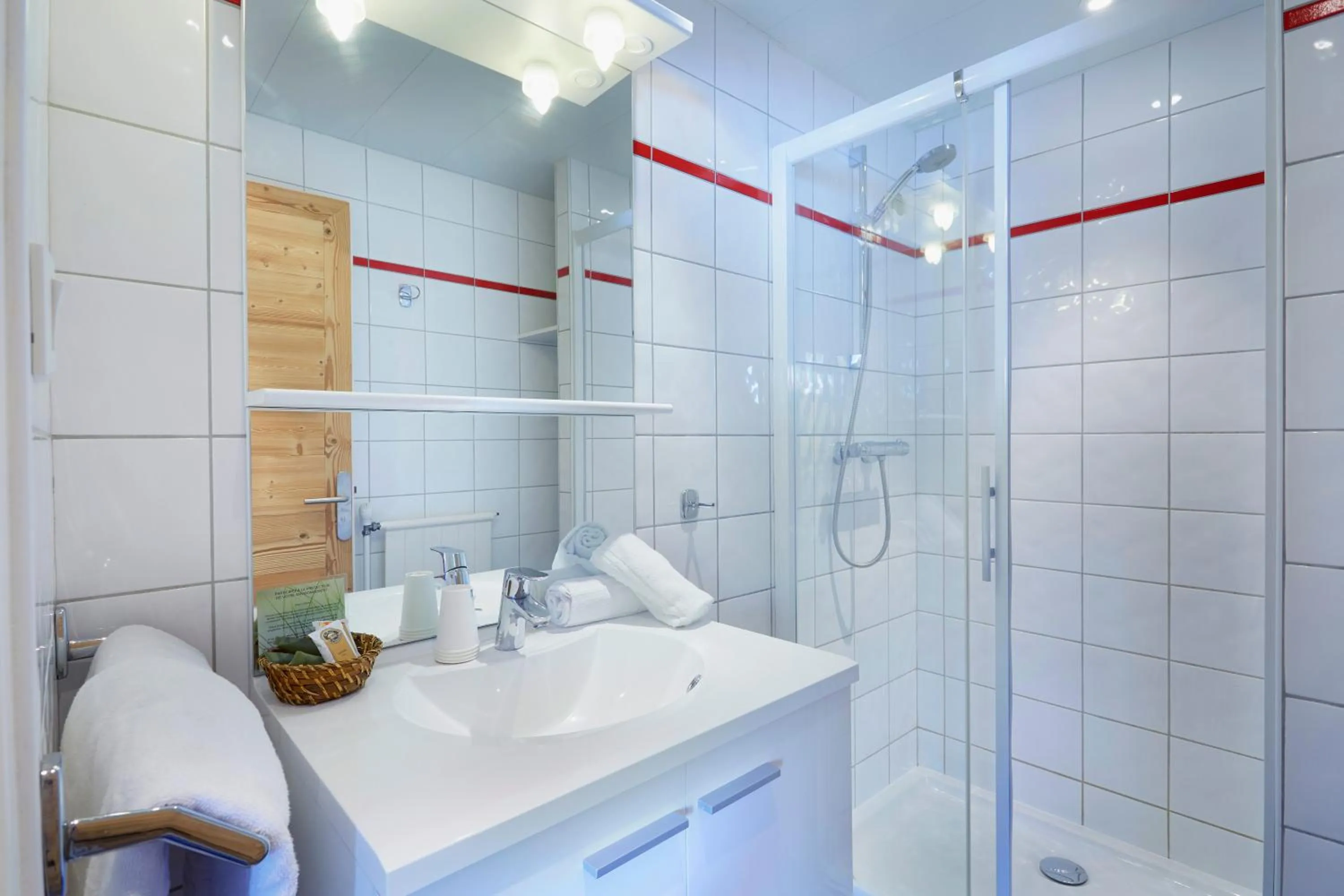 Bathroom in Hôtel Eliova Le Chaix