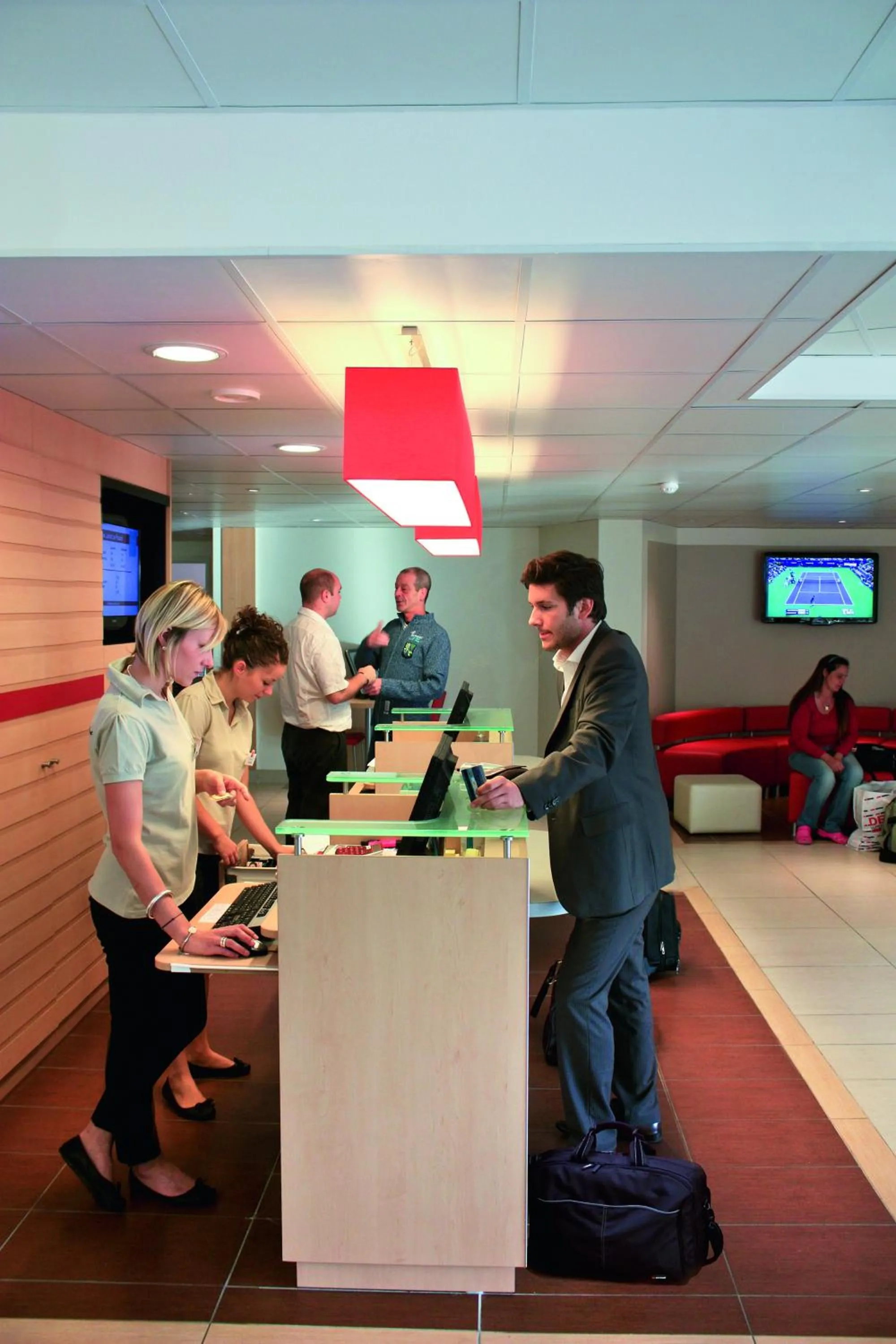 Lobby or reception in ibis Loriol Le Pouzin