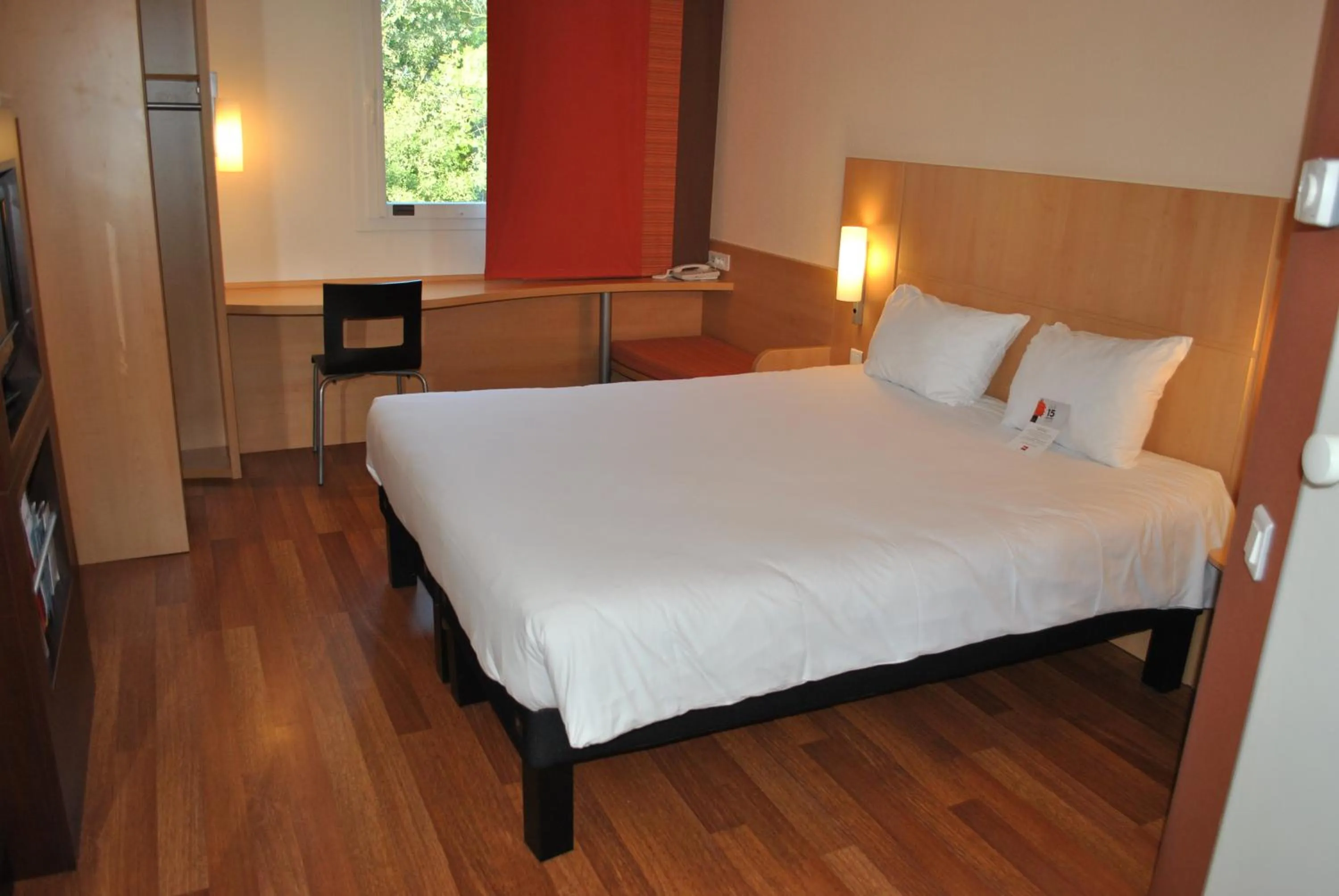 Bedroom, Bed in ibis Loriol Le Pouzin
