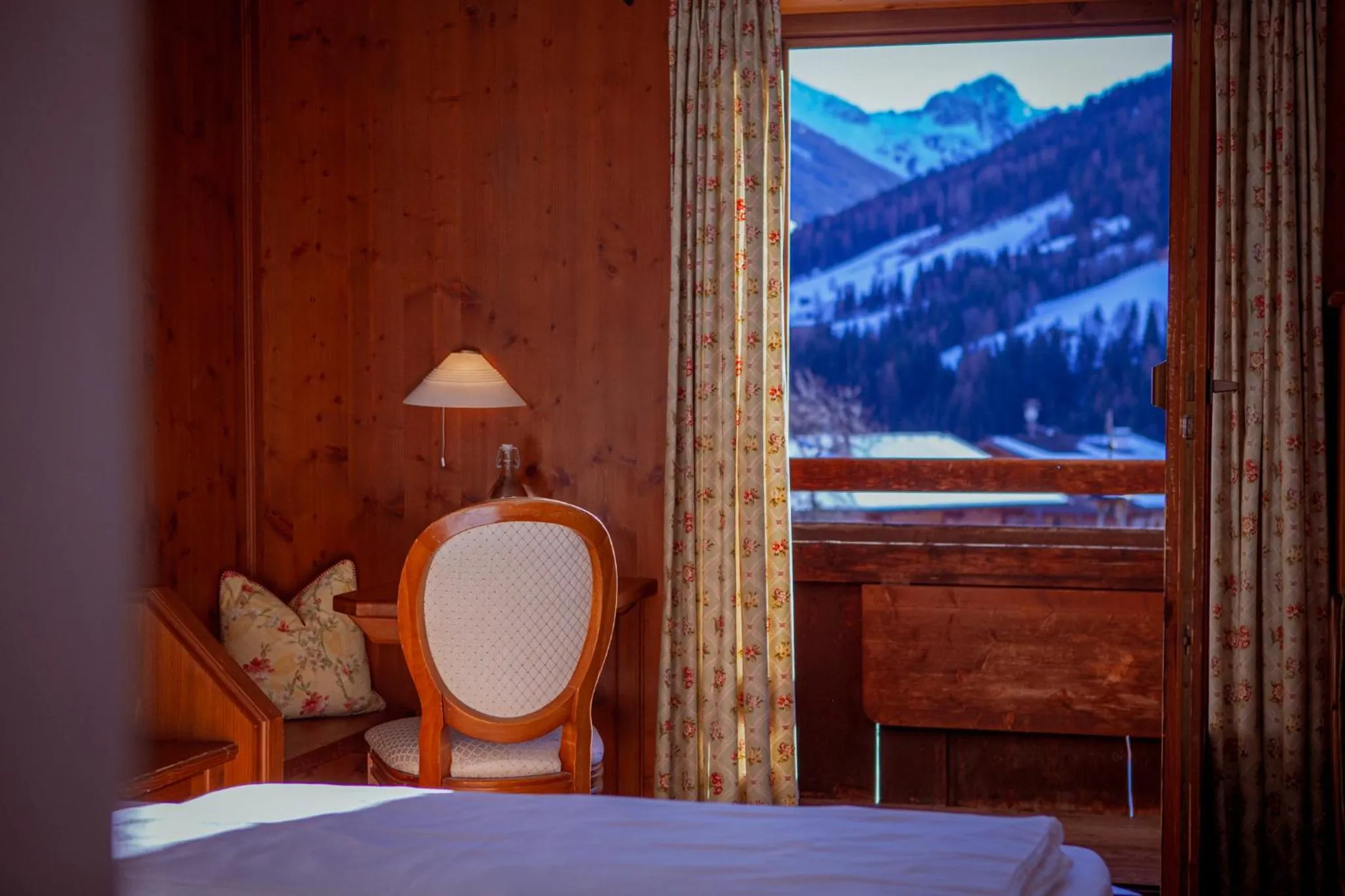 View (from property/room), Bed in Hotel Zur Post