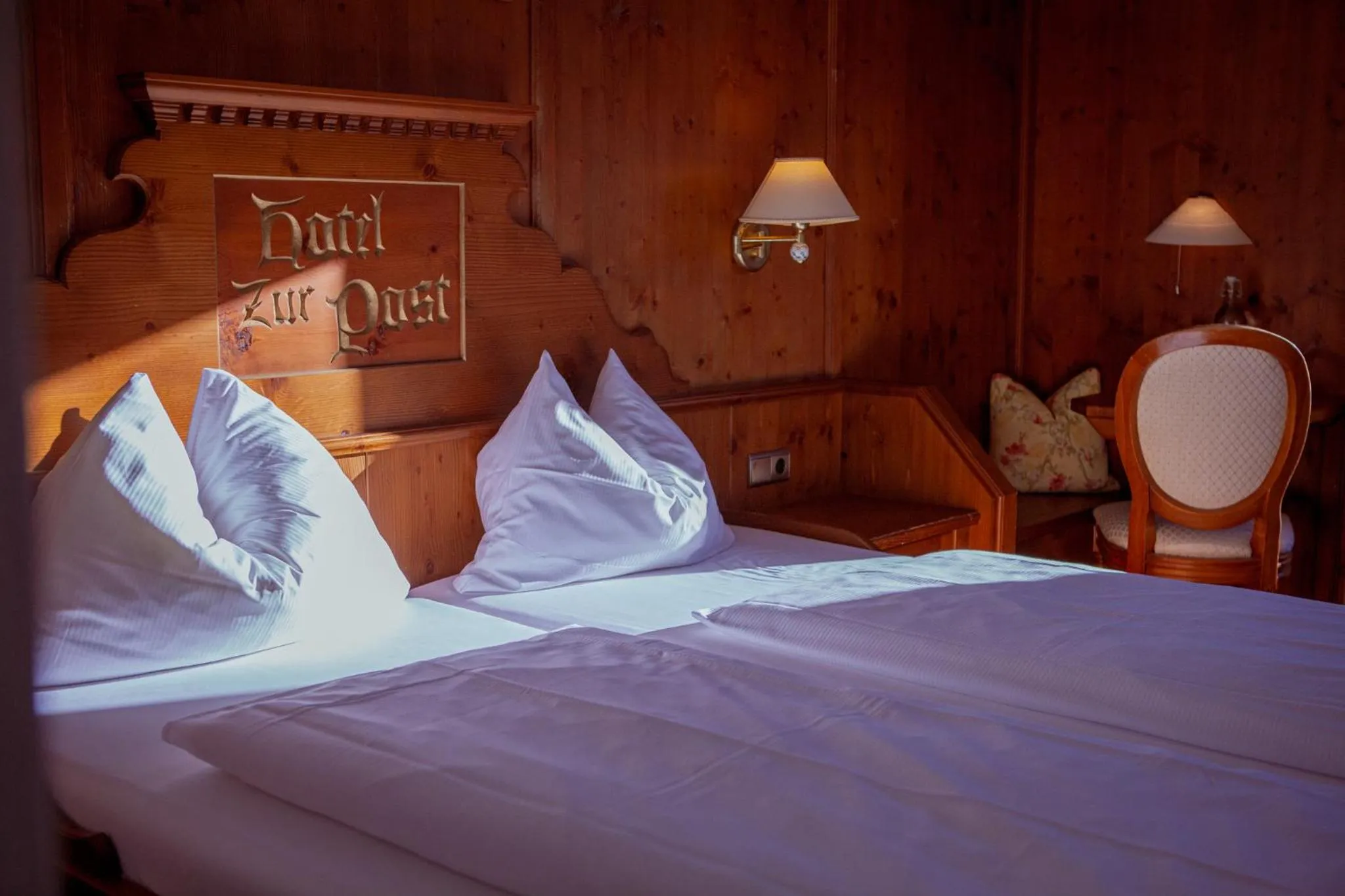 Bedroom, Bed in Hotel Zur Post