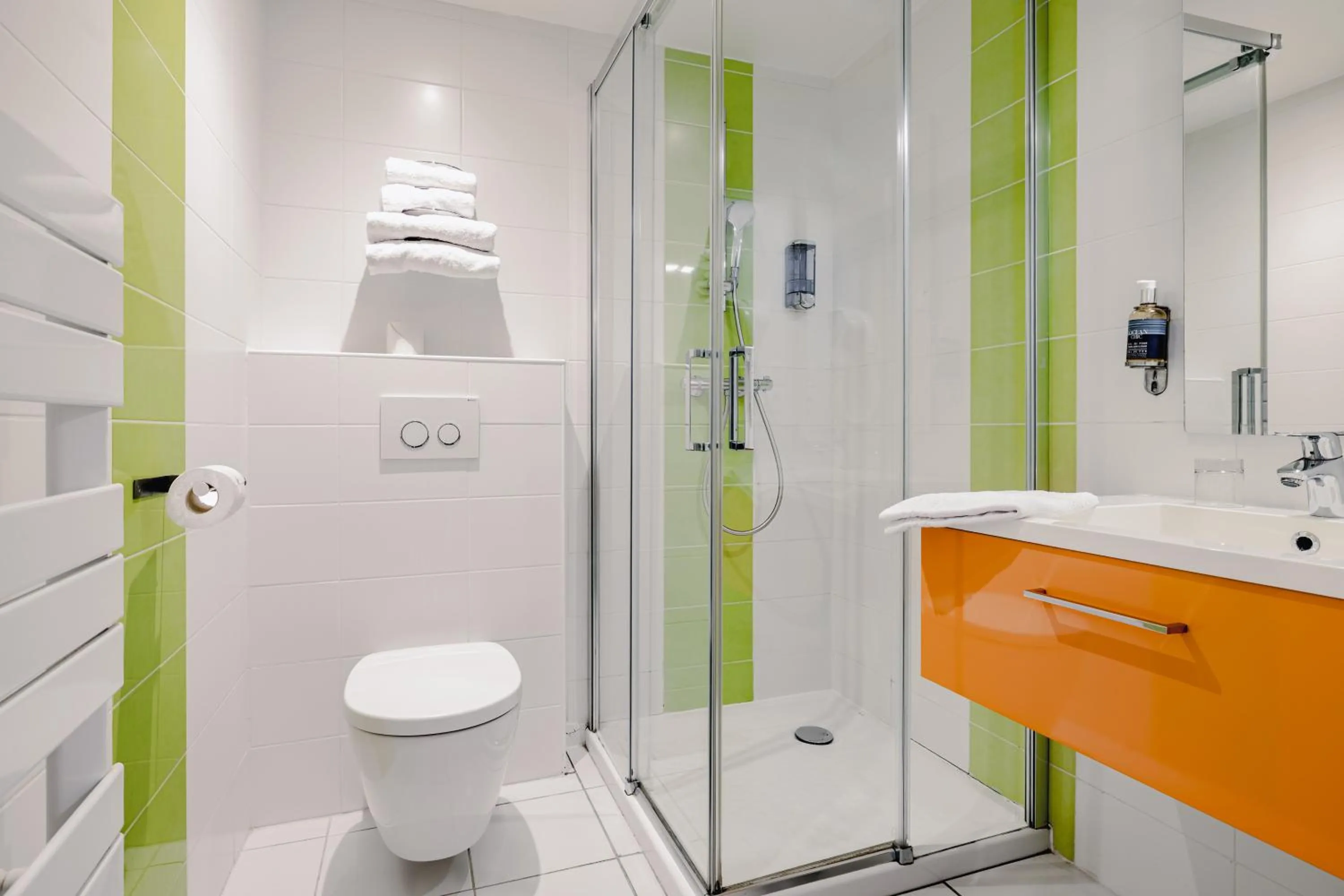 Shower in Hotel Restaurant Lesage