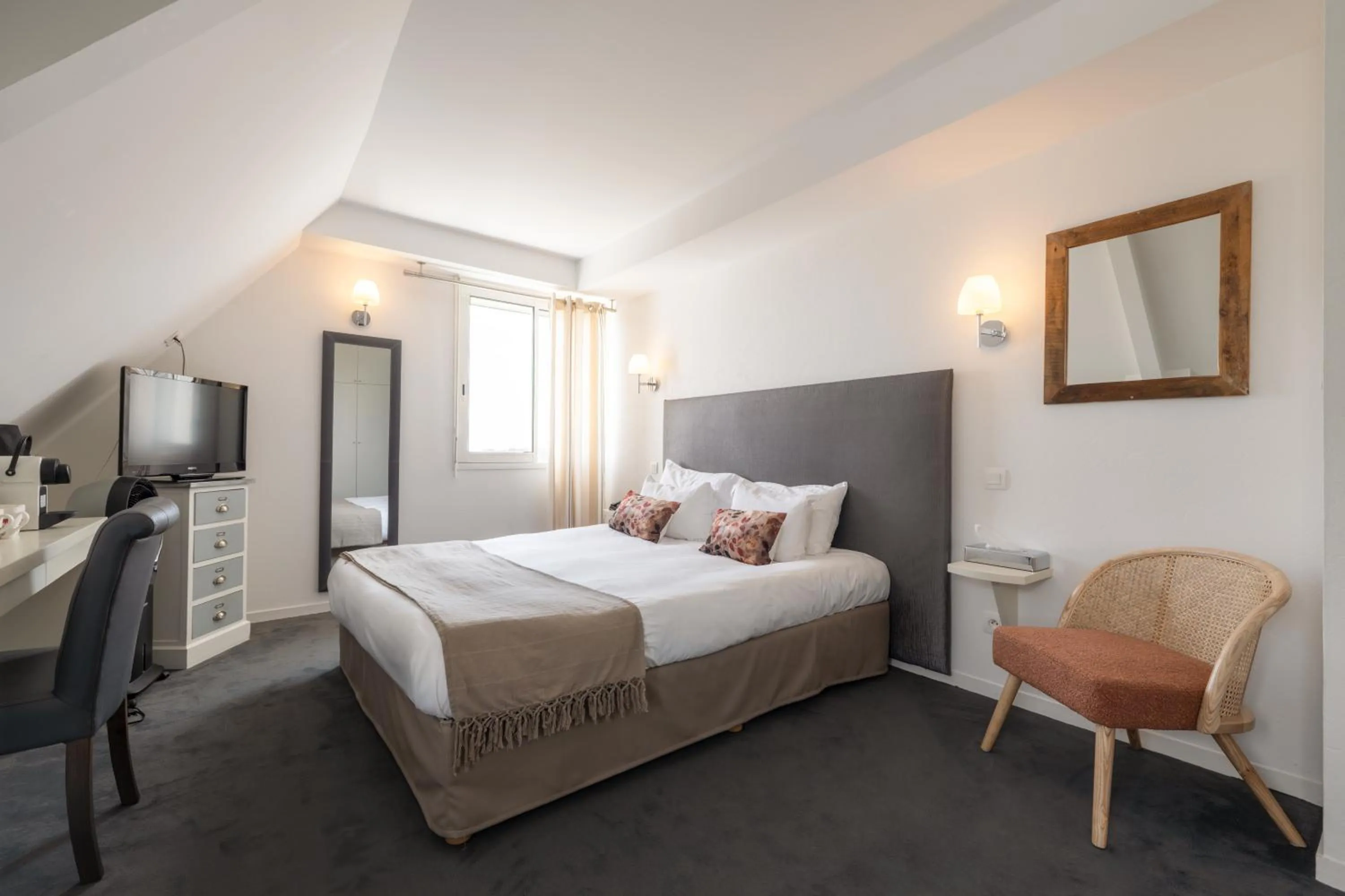 Photo of the whole room, Bed in Hotel Restaurant Lesage