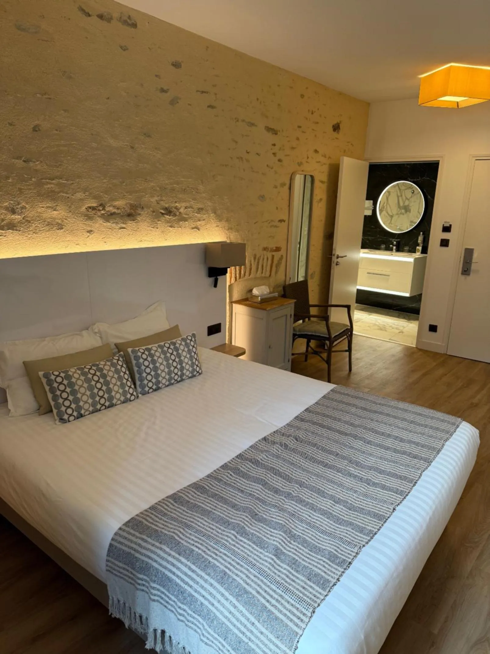 Bedroom, Bed in Hotel Restaurant Lesage