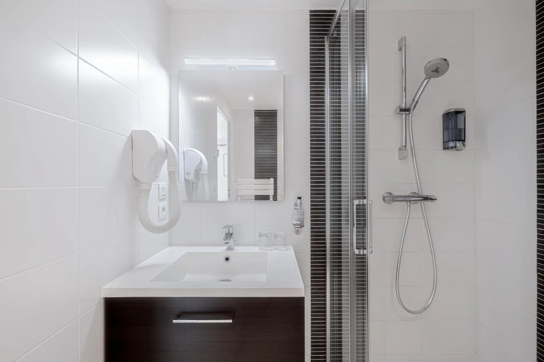 Shower in Hotel Restaurant Lesage