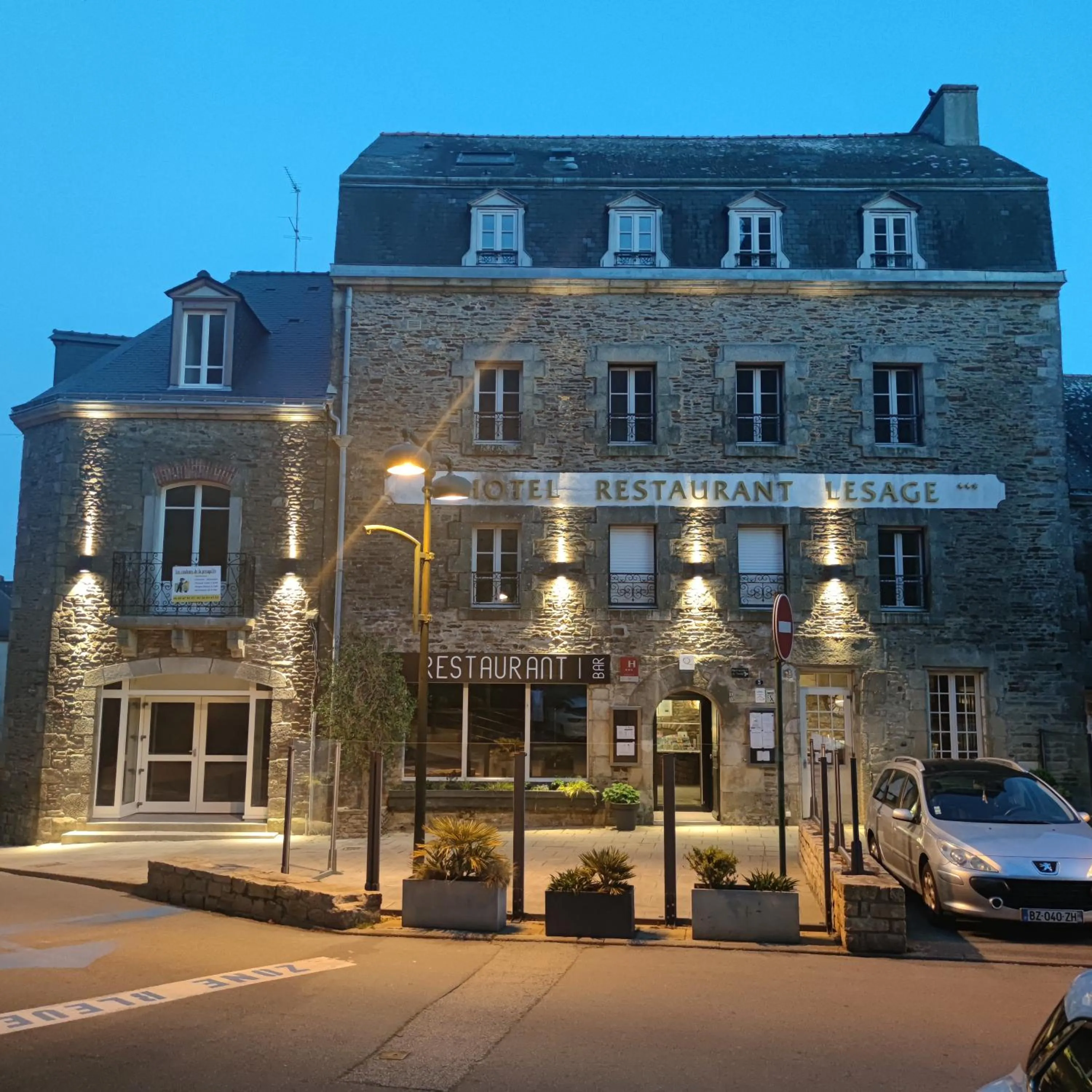 Property building in Hotel Restaurant Lesage