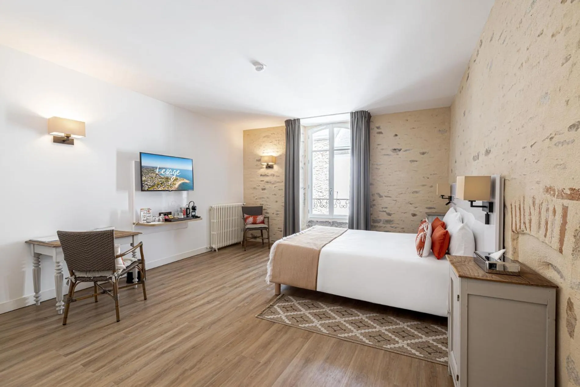 Coffee/tea facilities, Bed in Hotel Restaurant Lesage