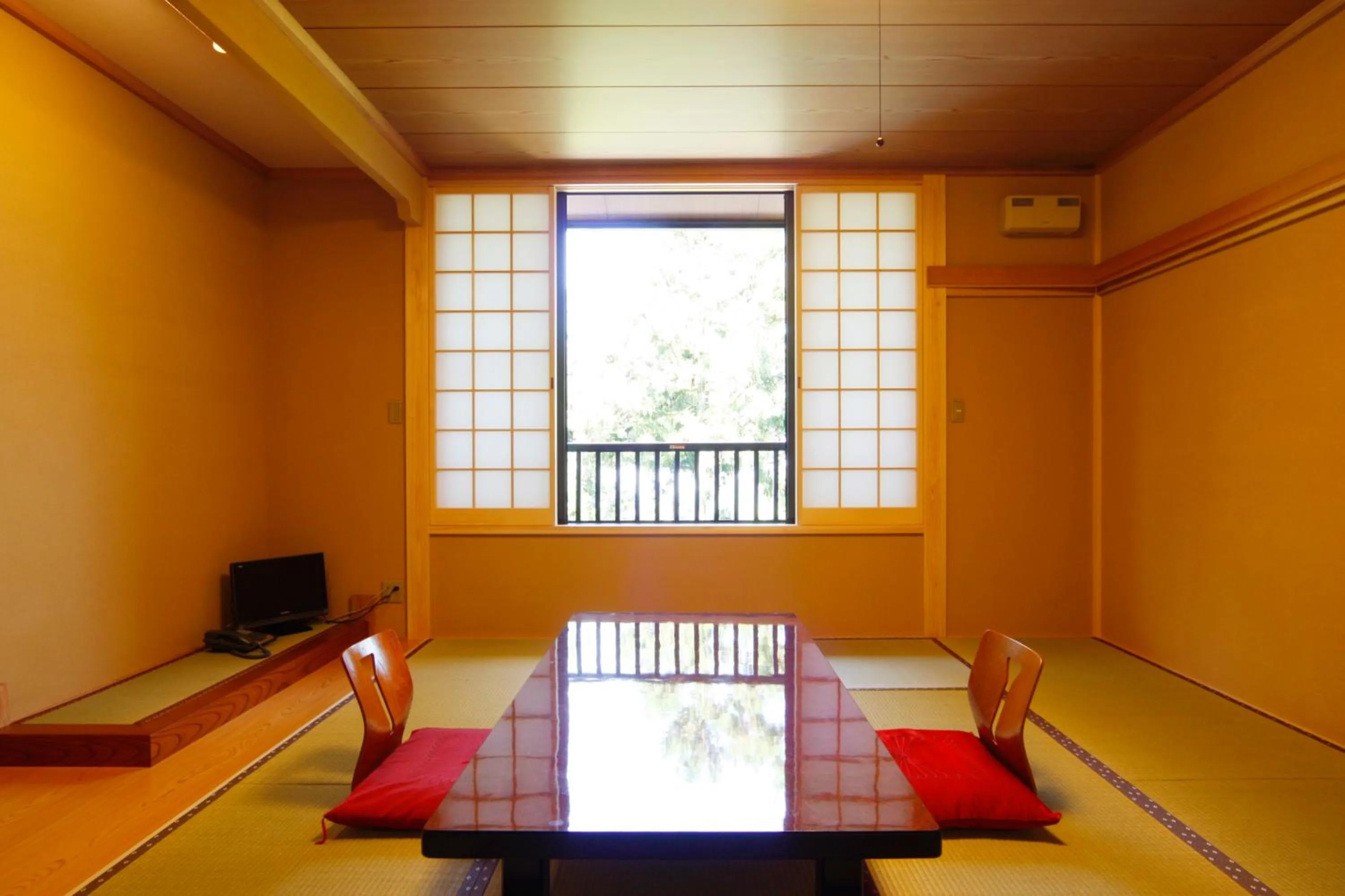 Photo of the whole room in Nobori
