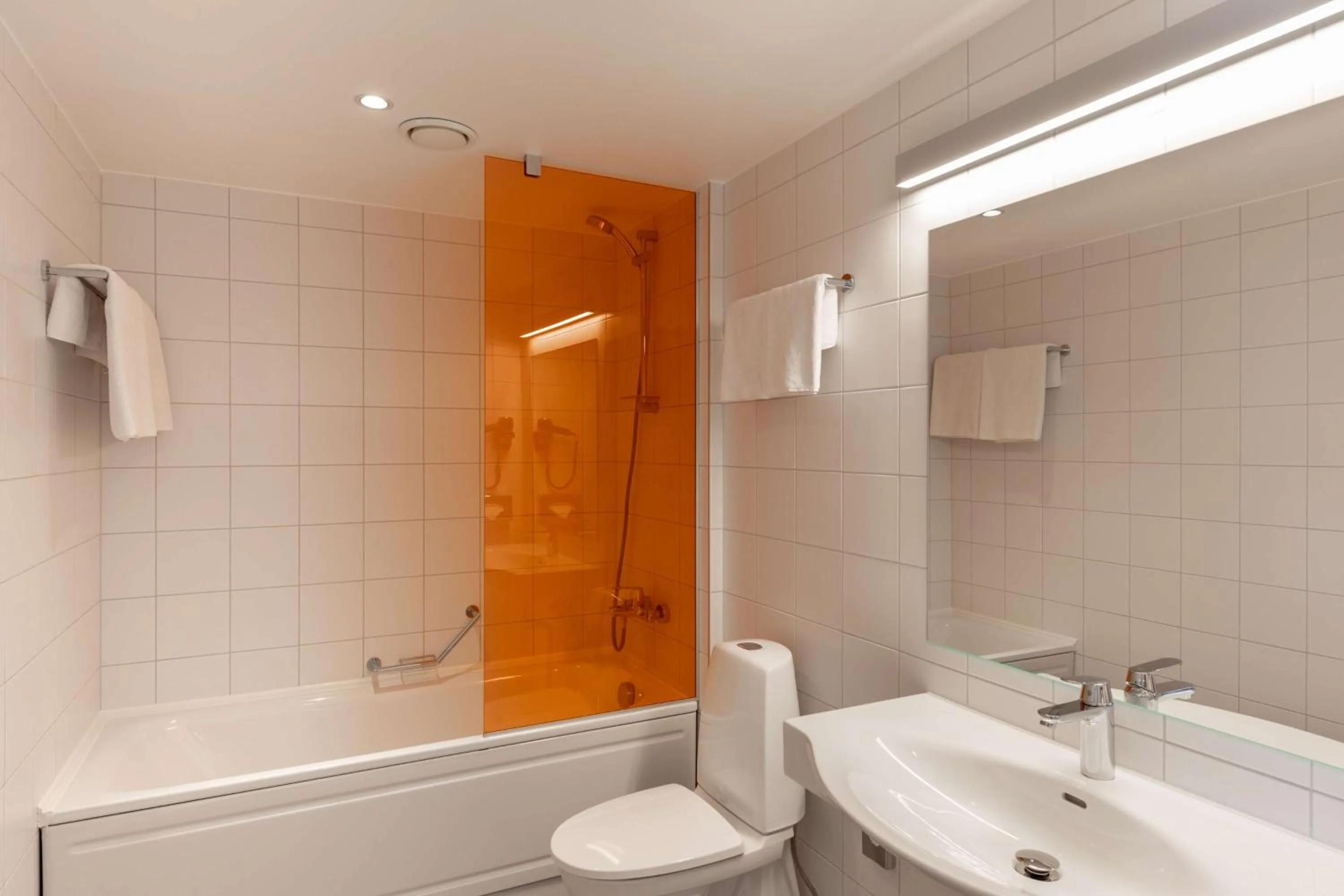 Shower in Park Inn by Radisson Meriton Conference & Spa Hotel Tallinn