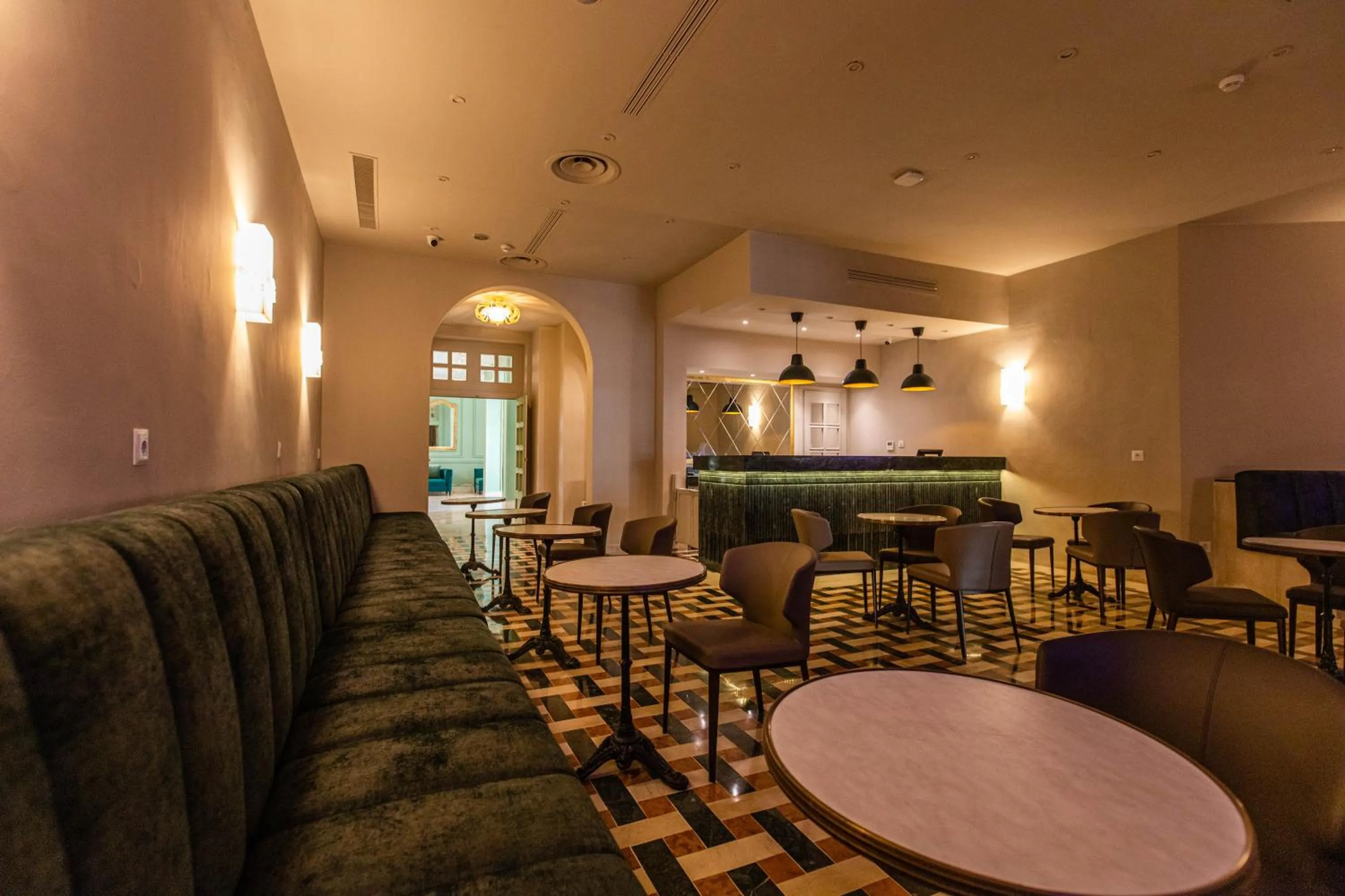 Restaurant/places to eat in Acropole Tunis