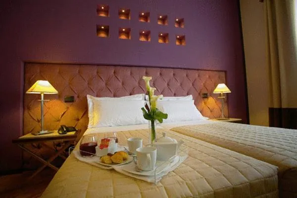 Bedroom, Bed in Hotel Messenion