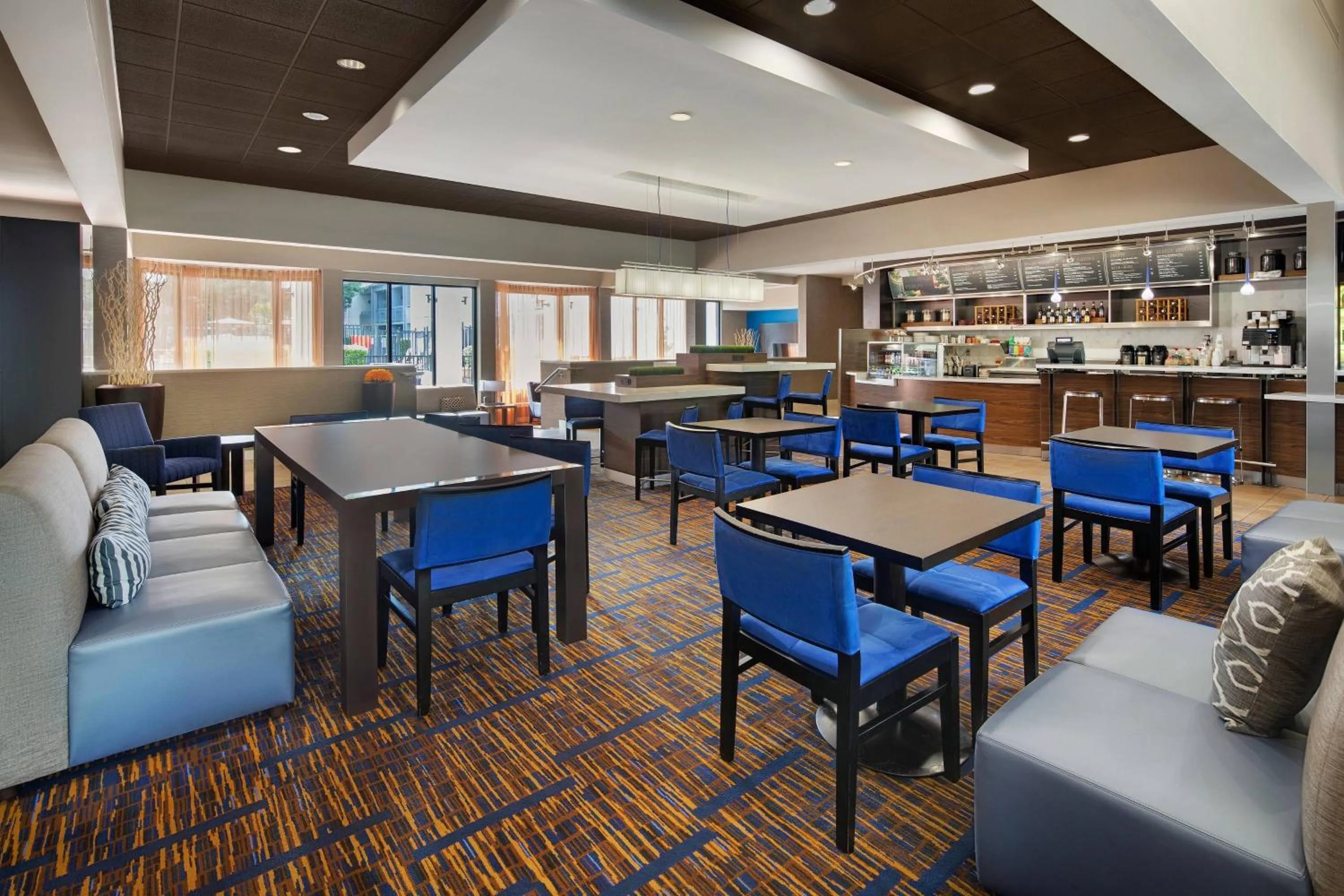 Restaurant/places to eat in Courtyard Dallas Addison Midway